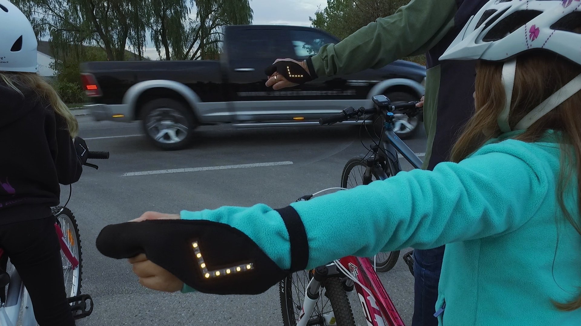 Flash2bsafe Handblinker - passend für alle Hände - der Blinker für Radfahrer