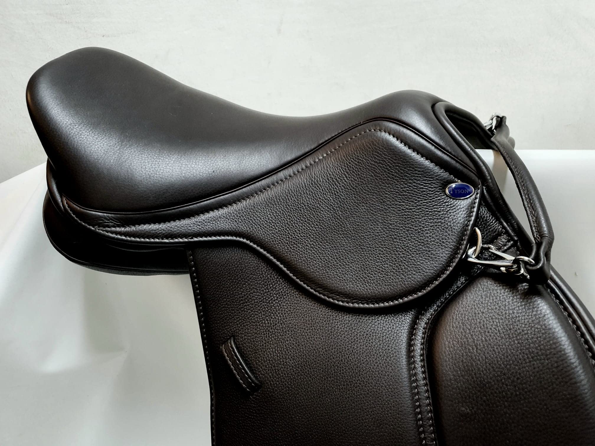 Ledersattel Jumper VS Sattel Leder Schwerpunkt Springen Schwarz Braun incl. Kopfeisen Tysons Ponysattel Welsh Kindersattel Tysons (14 Zoll, Braun)