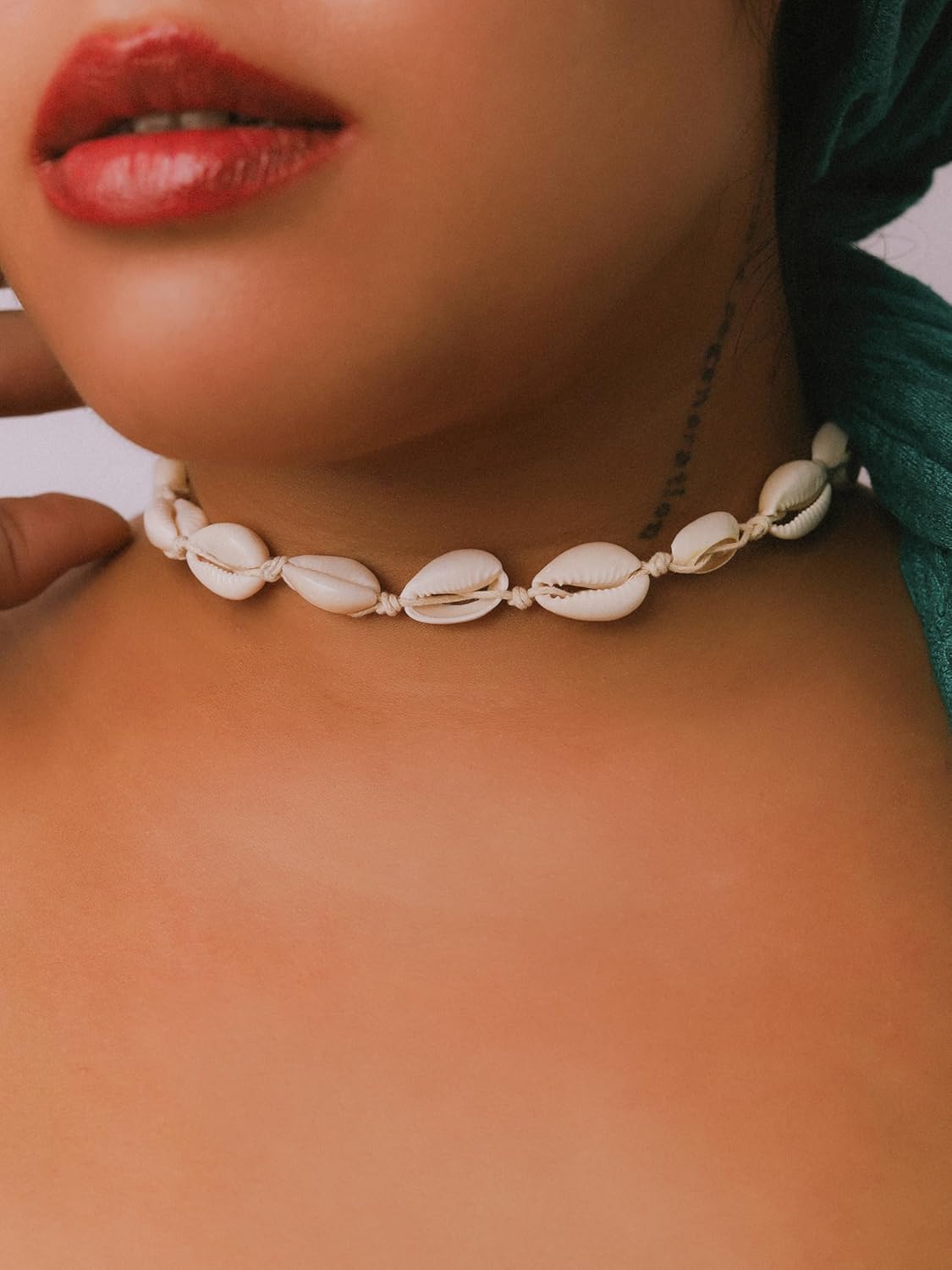 MINACHI Bohemian Cowrie Shell Choker Necklace, White Cord, Boho Summer Beach Shell Jewelry Gift for Women - Image 5