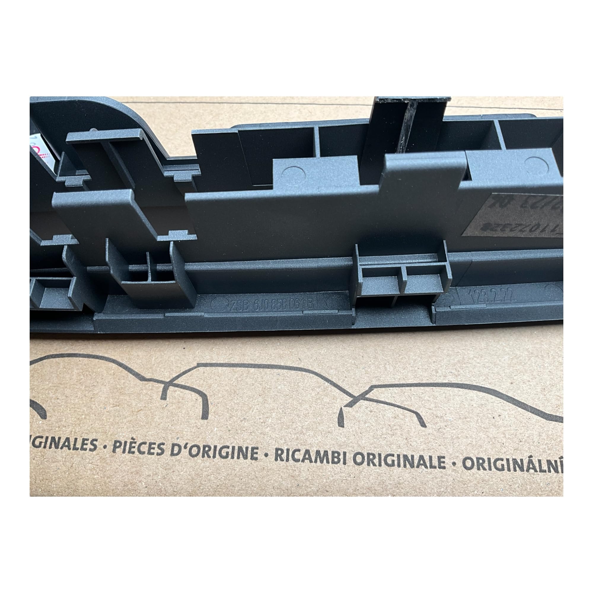 Seat 6J0858061BAN1 Blende Radioschacht DIN Halterahmen Radioblende schwarz