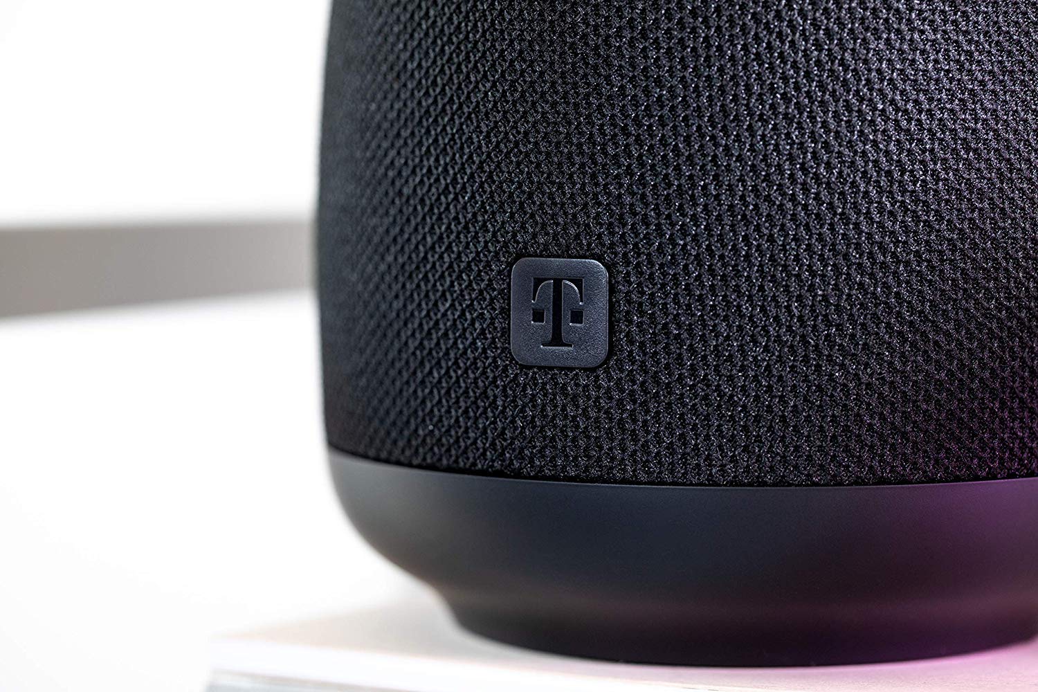 Deutsche Telekom [Nicht MEHR FUNKTIONSFÄHIG] Speaker der Telekom in schwarz | smarte Sprachsteuerung per WLAN über Lautsprecher zur Steuerung von MagentaTV & SmartHome