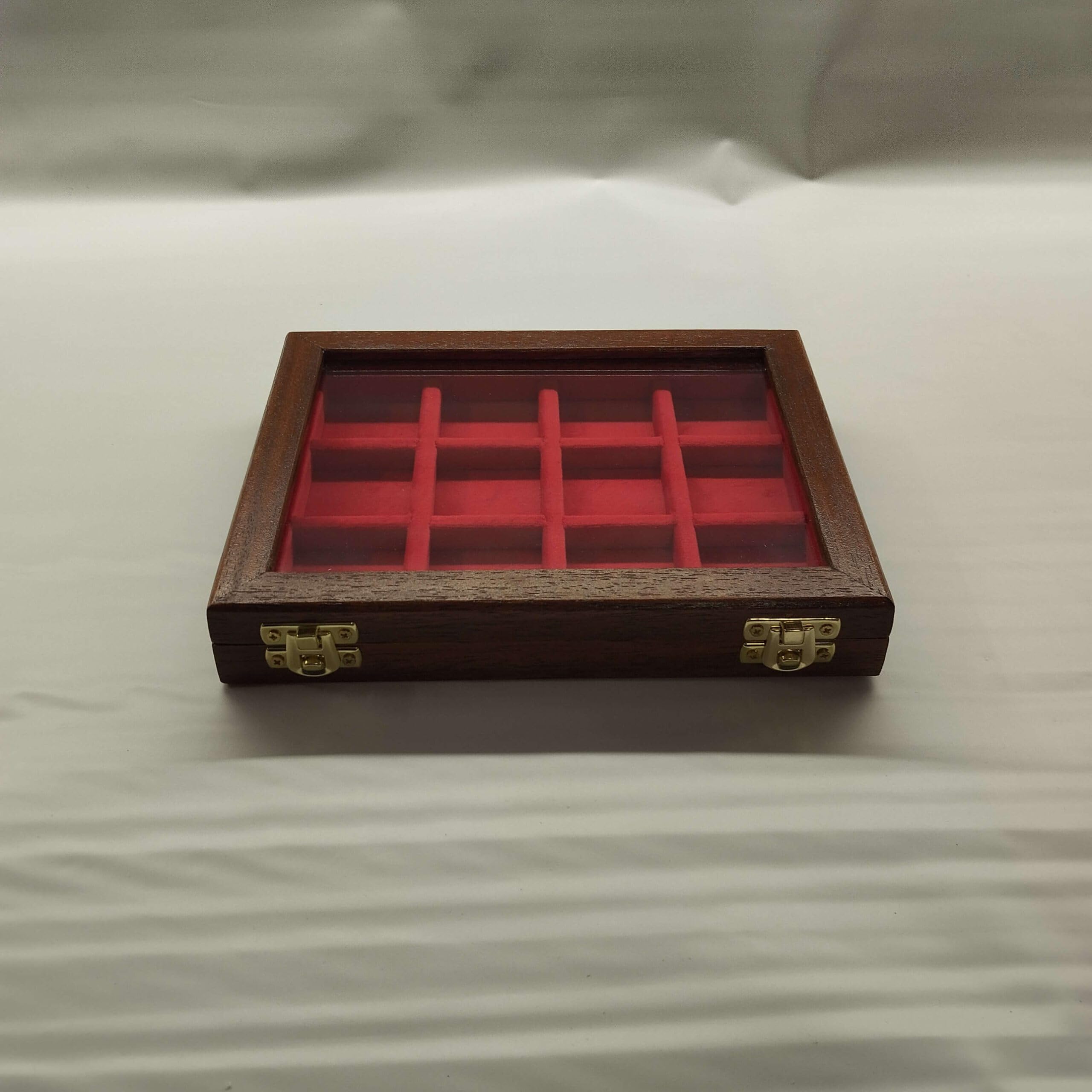 Caja para Monedas y medallas de colección 12 Compartimentos 40x40 mm, Madera y Terciopelo Artesanal, numerada con Certificado de autenticidad