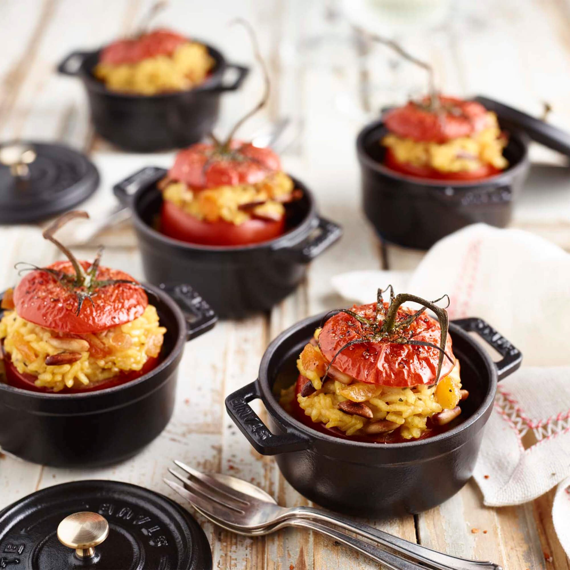 STAUB Mini Cocotte en Fonte Émaillée avec Couvercle, Tous feux dont induction, 1 personne, Ronde, 10 cm, 0,25 L, 1 kg, Noir Mat
