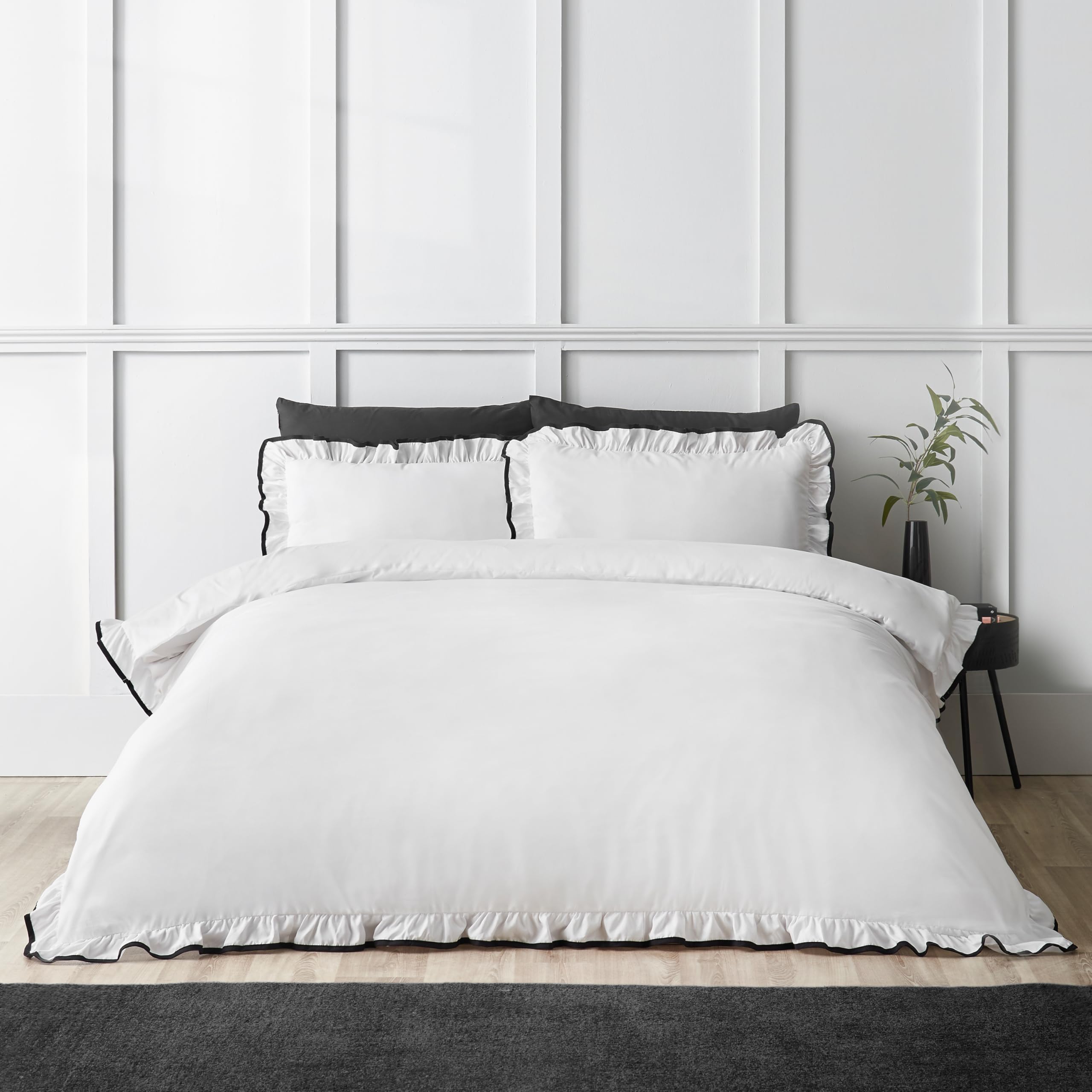 Catherine Lansfield White / Black So Soft Mono Frill Double Duvet Cover Set With Pillowcases White/Black