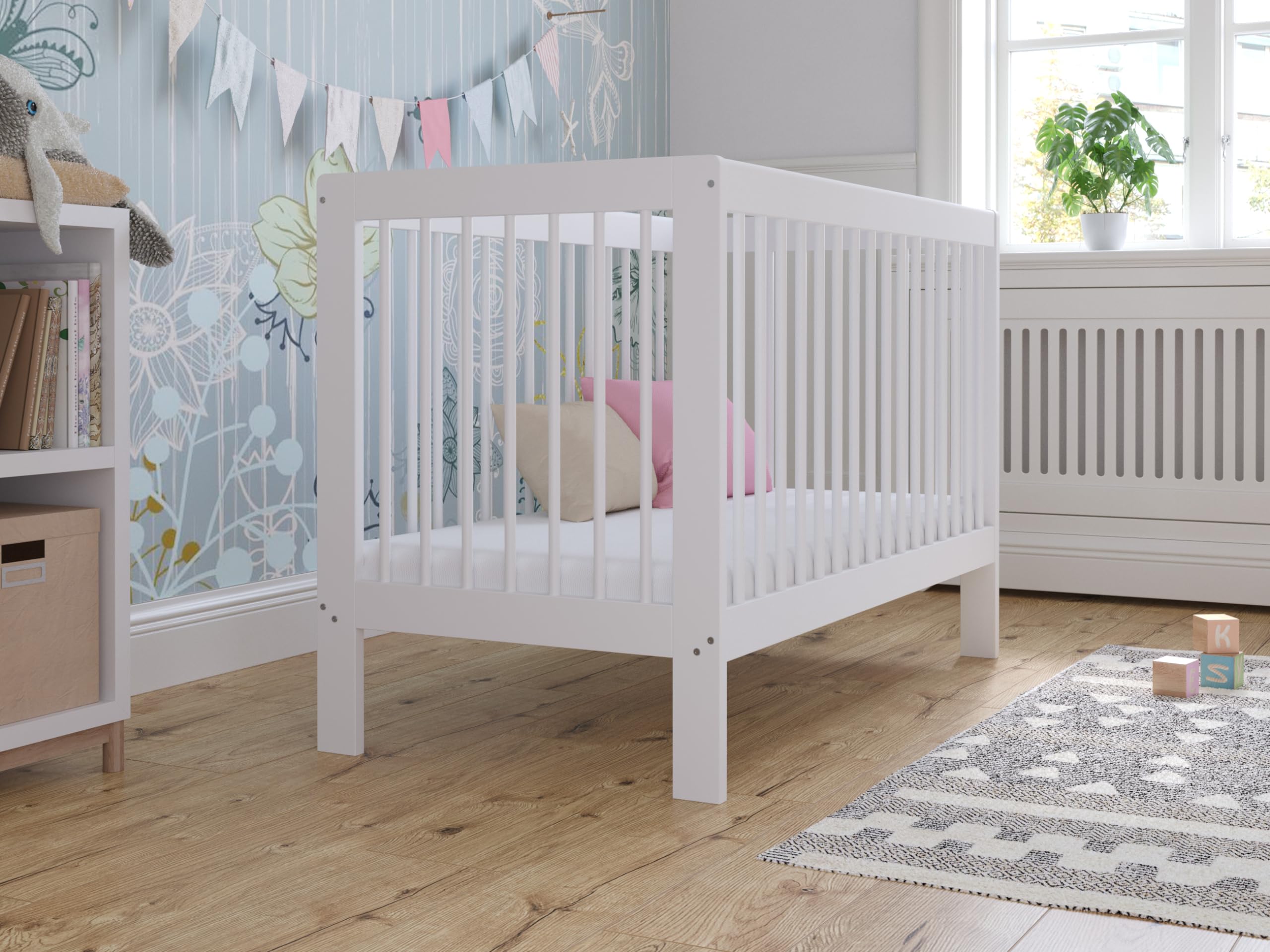 Lit Bébé Évolutif 120x60 cm en Bois de Pin Blanc avec Barrière de Sécurité Modèle LUCA