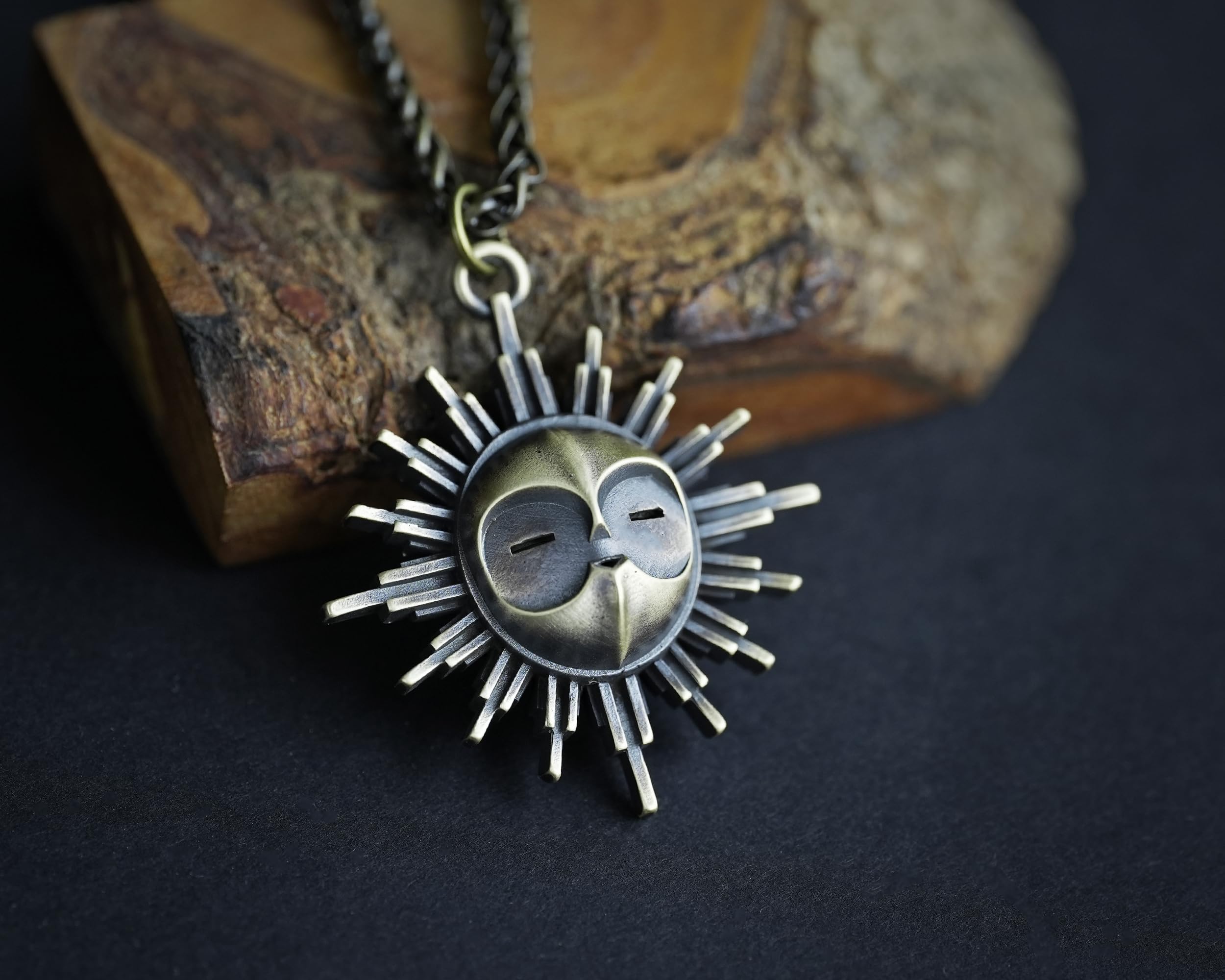 Baldur Jewelry Clair Obscur Expedition 33 Kette aus Messing | Handgefertigter Anhänger mit Antikfinish und Kette, gestaltet für Fantasy-RPG-, Videospiel- und Cosplay-Fans.