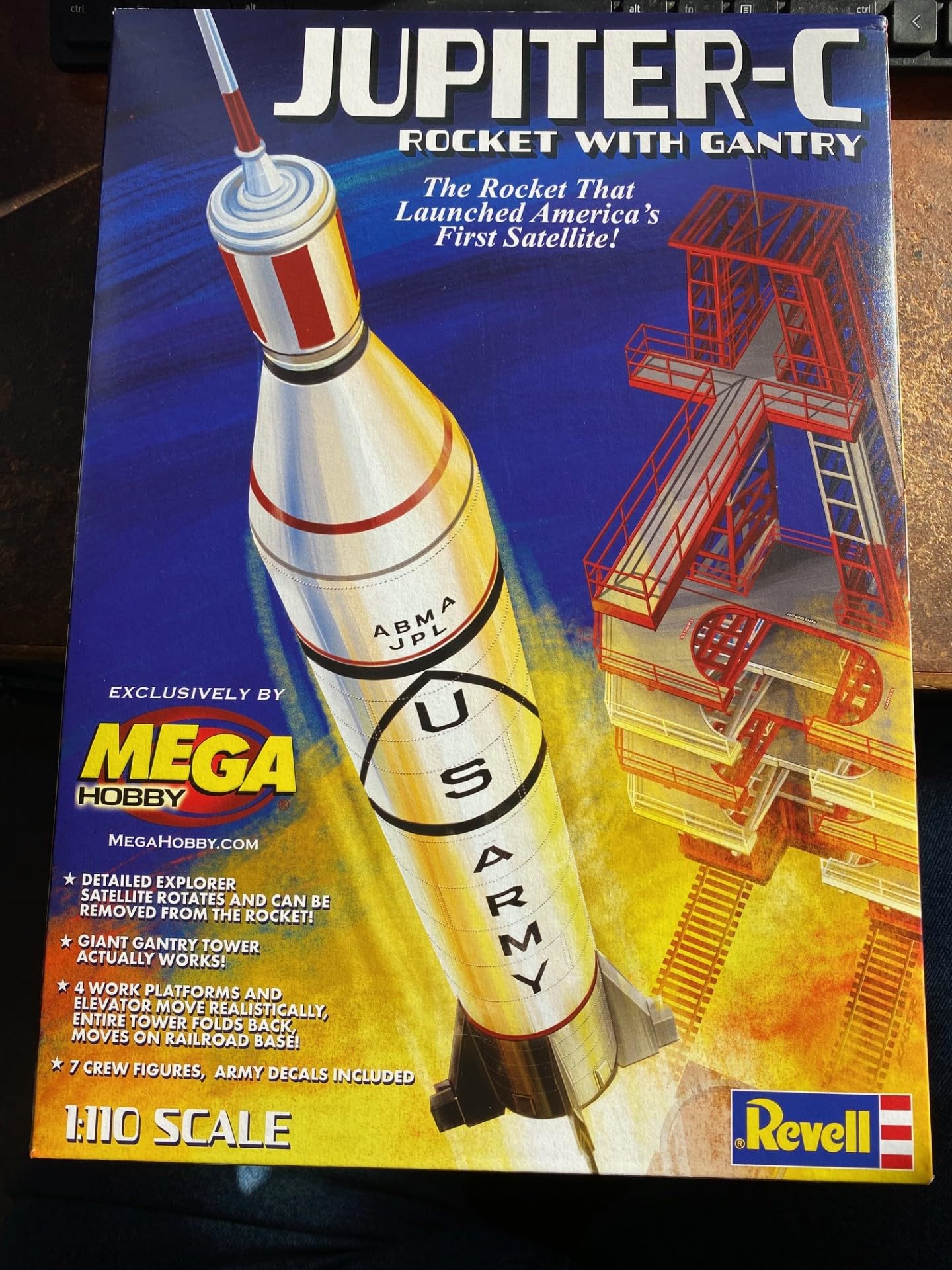 1/110 Scale Jupiter-C Rocket w/Gantry Tower & Crew
