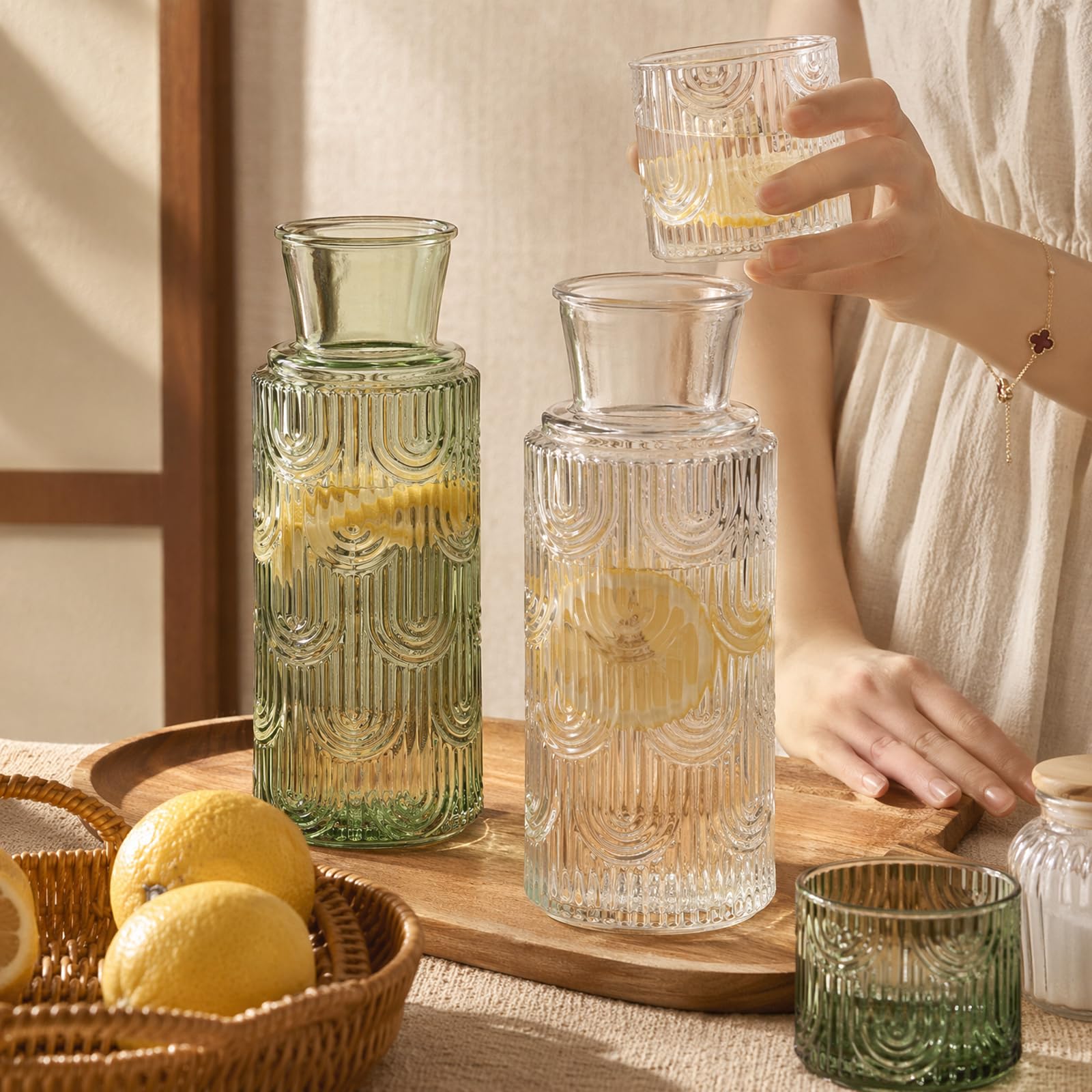 Szklana karafka z pokrywką, dzbanek na wodę o pojemności 820 ml, szklany dzbanek na wodę z pokrywką, szklany dzbanek do pokoju gościnnego, na stolik nocny, do salonu, do domowego napoju, herbaty