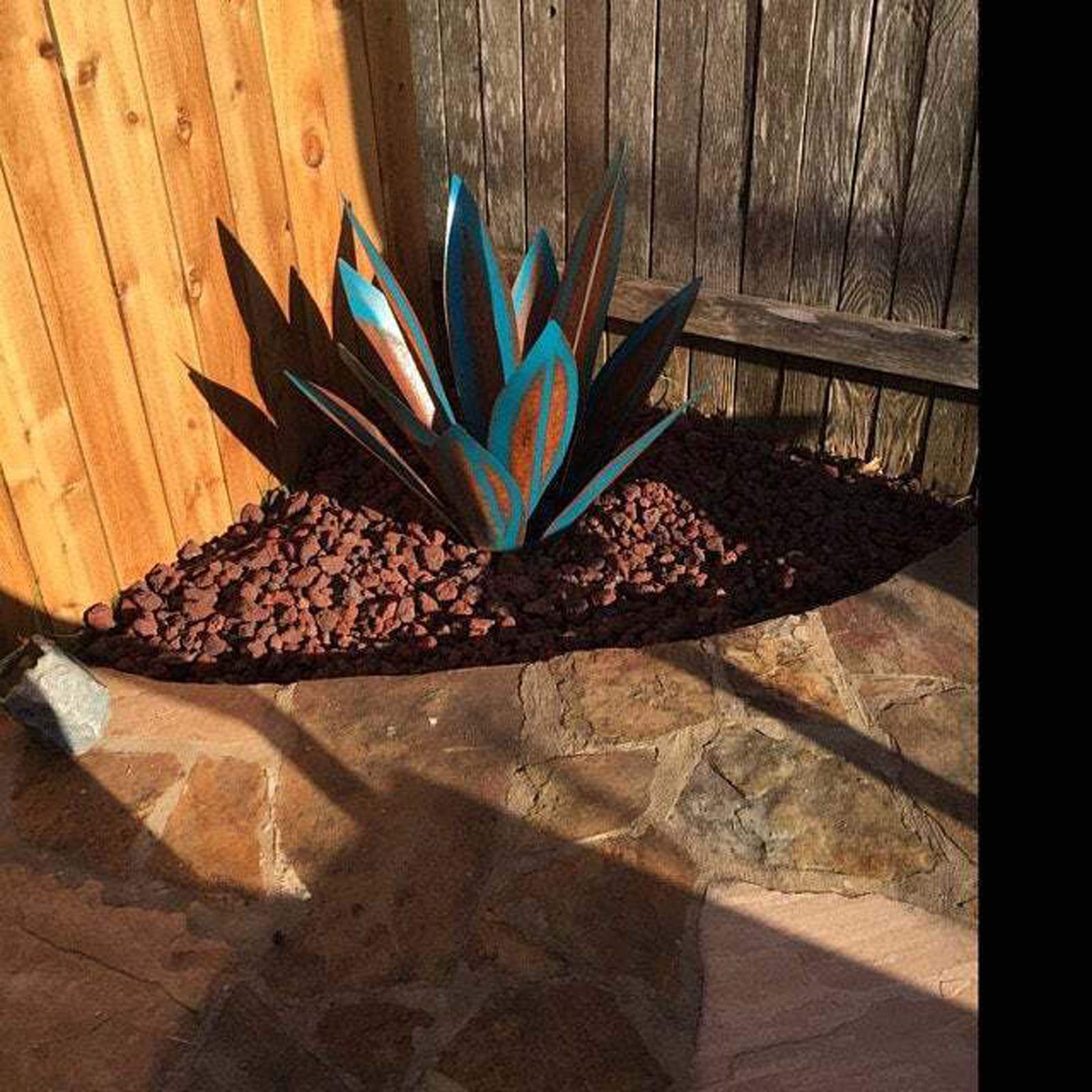 Sculpture Rustique de Tequila Bleue - Art décoration Statue Déco à la Maison, Figurines de Jardin, Ornements de Pelouse, Piquets de Jardin, Plantes d'agave en Métal pour Cour Extérieure, 13.8inch