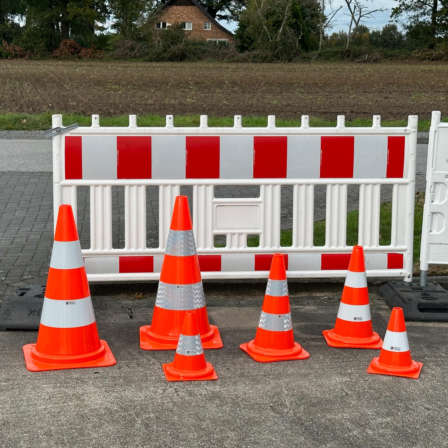 UvV SafeGlow Leitkegel | Farbe orange| PVC | reflektierende Folie | Höhe 30, 50 oder 75 cm | stabile und standfeste Ausführung (VPE: 2 Stück, Höhe: 75cm - Folie RA1)