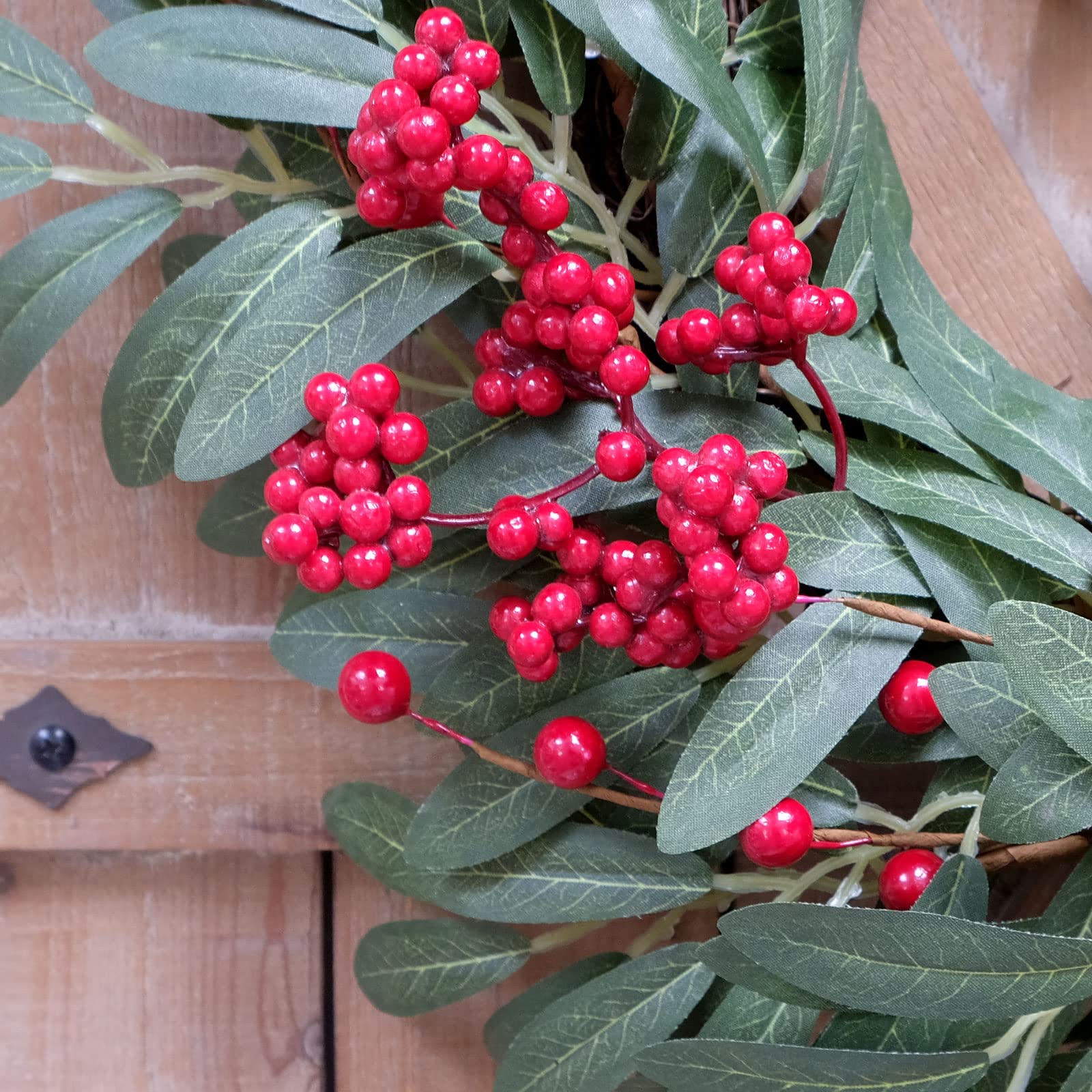 Ghirlanda di oliva di Natale per porta d'ingresso di Natale Red Berry Ghirlanda di foglie di fiocco invernale con bacche rosse e Jingle Bell Farmhouse Front Door Corona