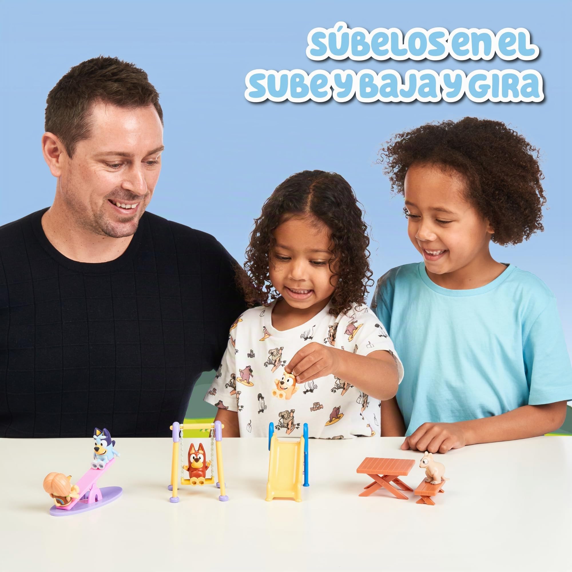 Bluey - Parc, Playset de Jeux avec 5 Personnages de la Série et Accessoires du Parc, Balançoire, Toboggan, balançoire et Table de Pique-Nique, garçons et Filles +3 Ans, Célèbre (BLY51000)