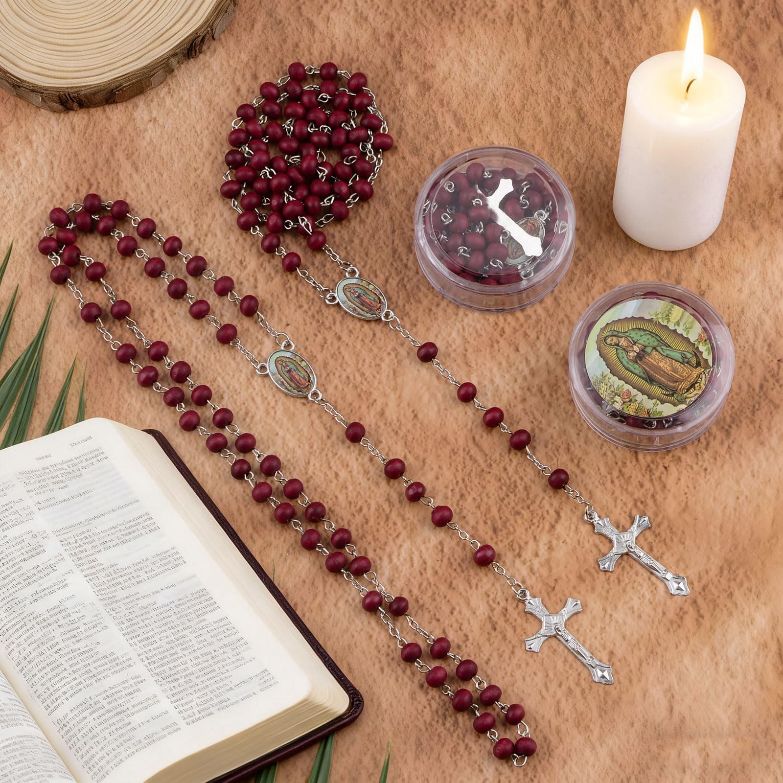 WANDIC 24 rosarios de madera perfumada roja a granel con colgante de cruz, rosarios católicos con caja de almacenamiento redonda para recuerdos de bautismo y regalo de comunión