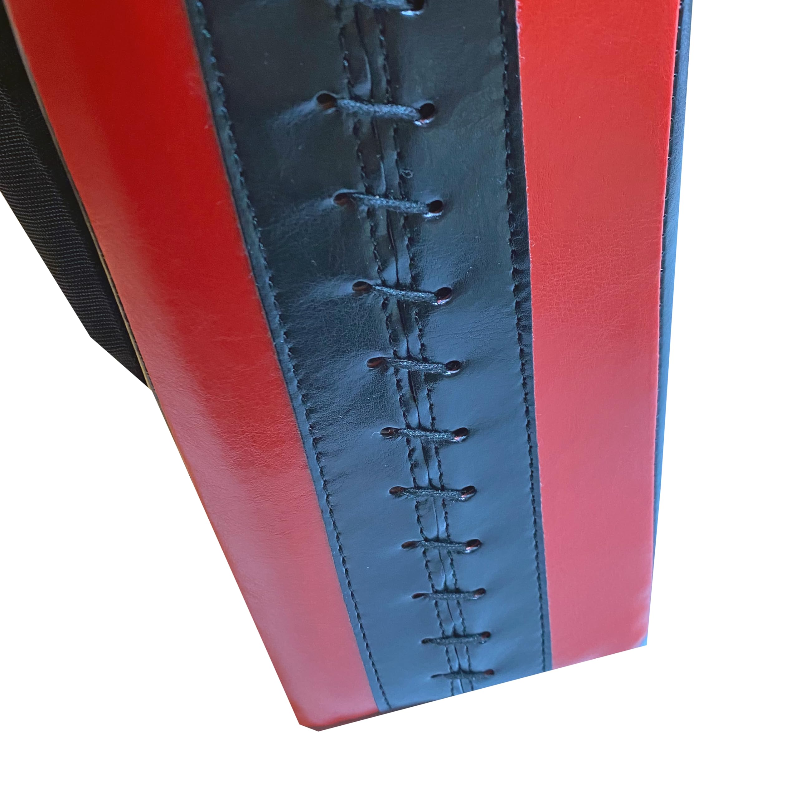 Schlagpolster Strike Gekrümmt - Mit 4 Griffen - 60 x 35 x 15 cm - Kunstleder rot-schwarz - Robuste leichte Pratze