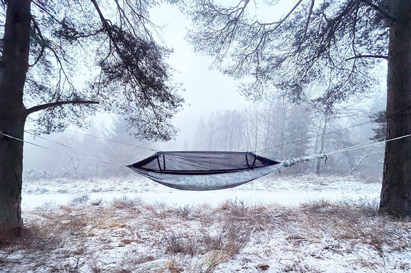 DD Hammocks Frontline Hammock - Winter MC: Amaca mimetica leggera con zanzariera per campeggio ed escursionismo