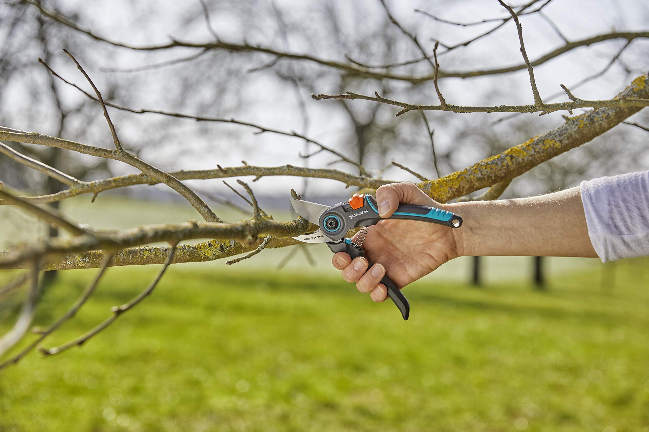 Gardena Tijeras de podar ExpertCut: tijeras de podar precisas, filo de corte de desviación para ramas/árboles frutales, Ø de corte máx. de 22 mm, apertura del mango en 2 posiciones (12203-20)