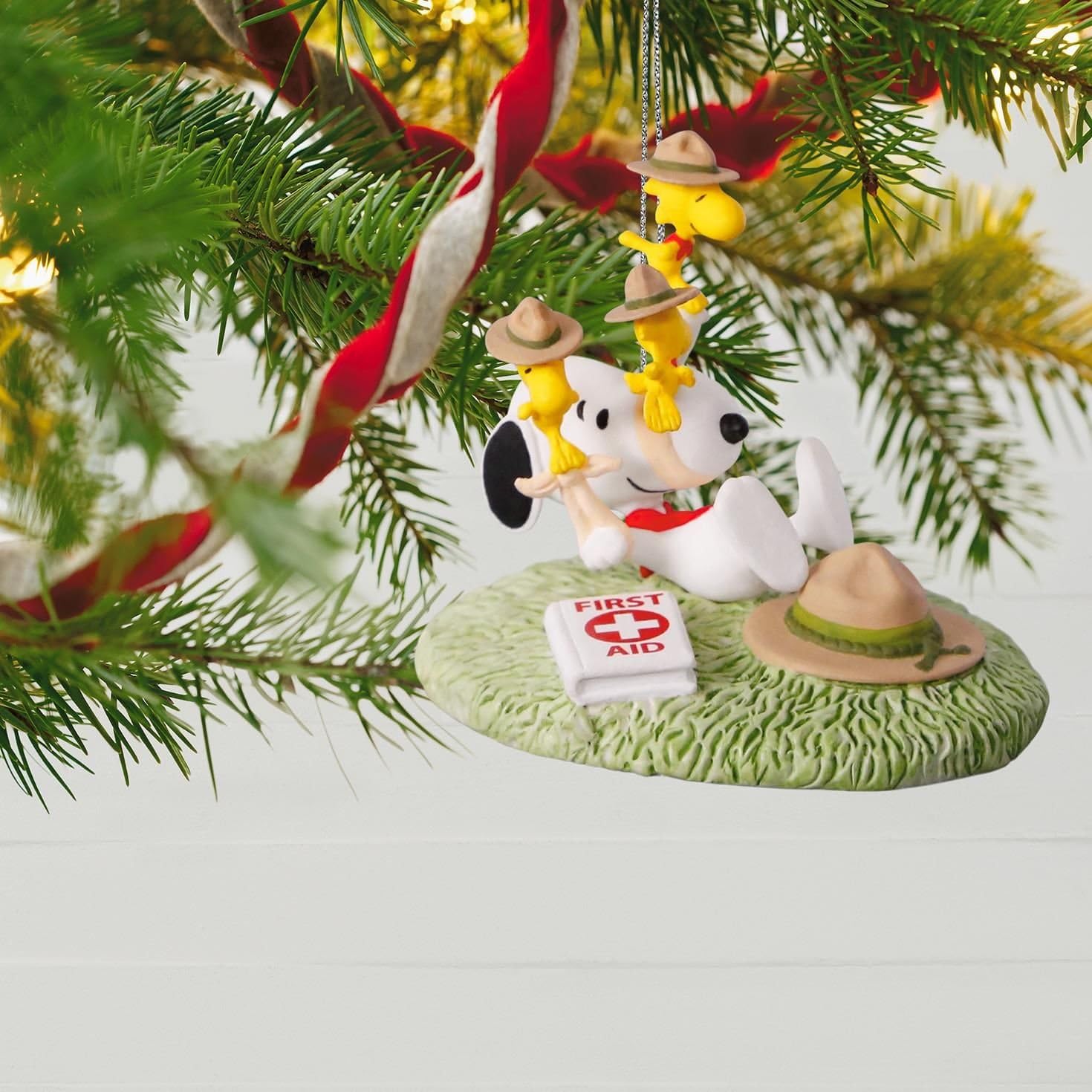 Hallmark Keepsake Christmas Ornament 2018 Year Dated, The Peanuts Gang First Aid Lessons