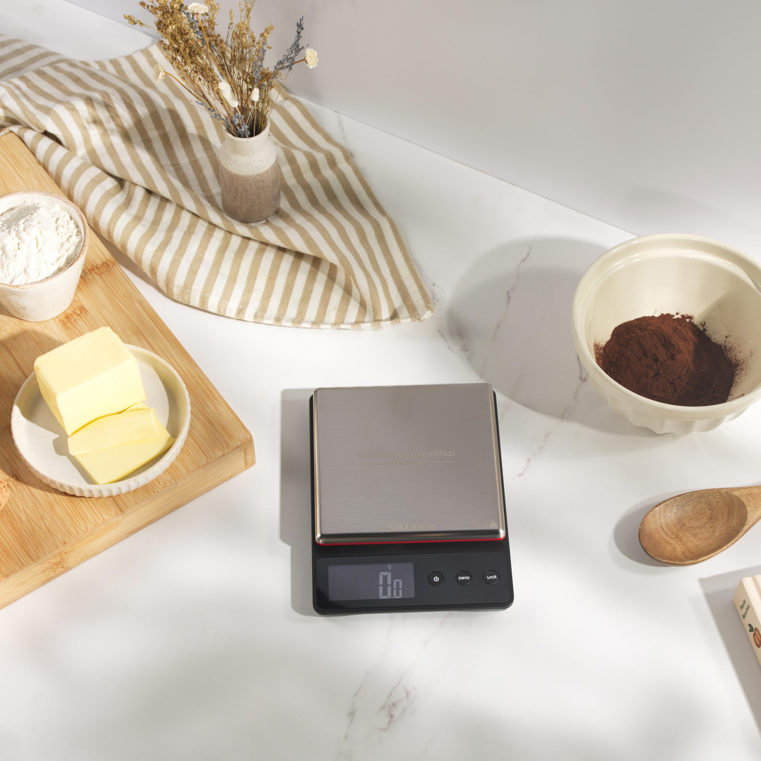 Heston Blumenthal by Salter 1140A HBBKDR Digitale Küchenwaage - 5kg Kapazität, Messung in Präzisions 0,5g-Schritten, Hinzufügen und Wiegen/Tarafunktion, Edelstahl Plattform, Messen Sie Flüssigkeiten
