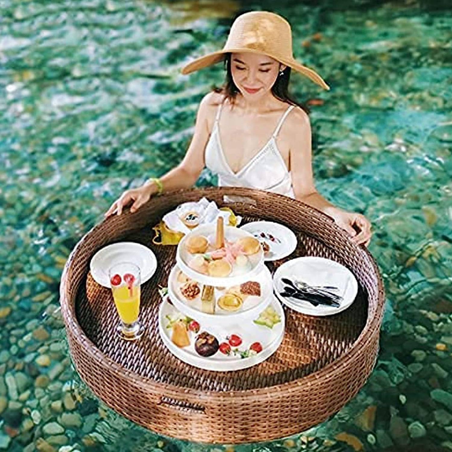 Vassoio Galleggiante per Piscina, Cestino da Portata di Lusso Intrecciato a Mano con Cura, Galleggiante per banchi di Sabbia, Spa, bagni e Feste, per servire Bevande, Brunch e Cibo in Acqua.