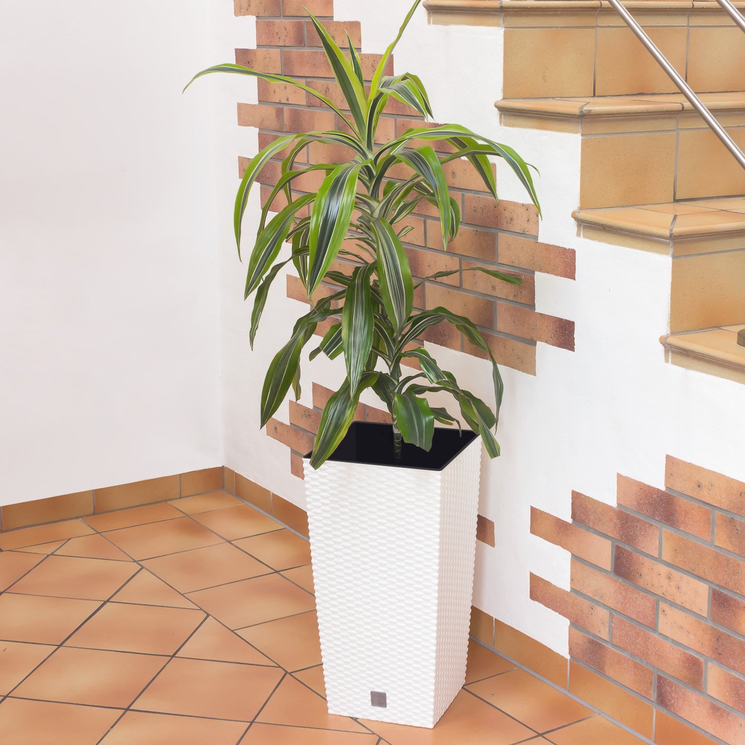 Carre Rato Square pot de fleur 49 L en plastique, rotin osier style, en blanc