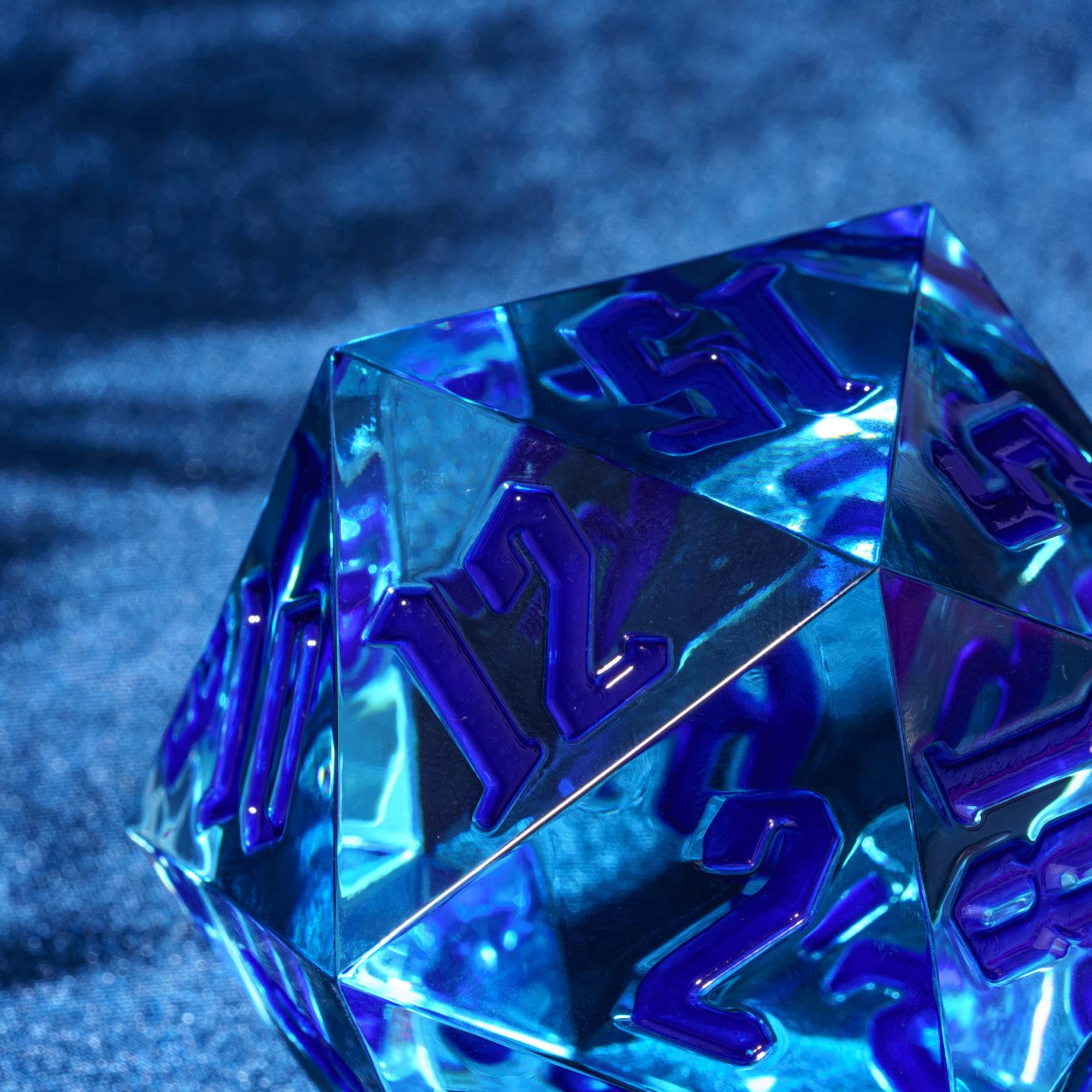 Dés DND géants polyédriques D&D à 20 Faces de 55 mm - Grand D20 avec Matrice de découpe - pour Donjons et Dragons, Jeux de Table de RPG (Chiffres Bleus Transparents)