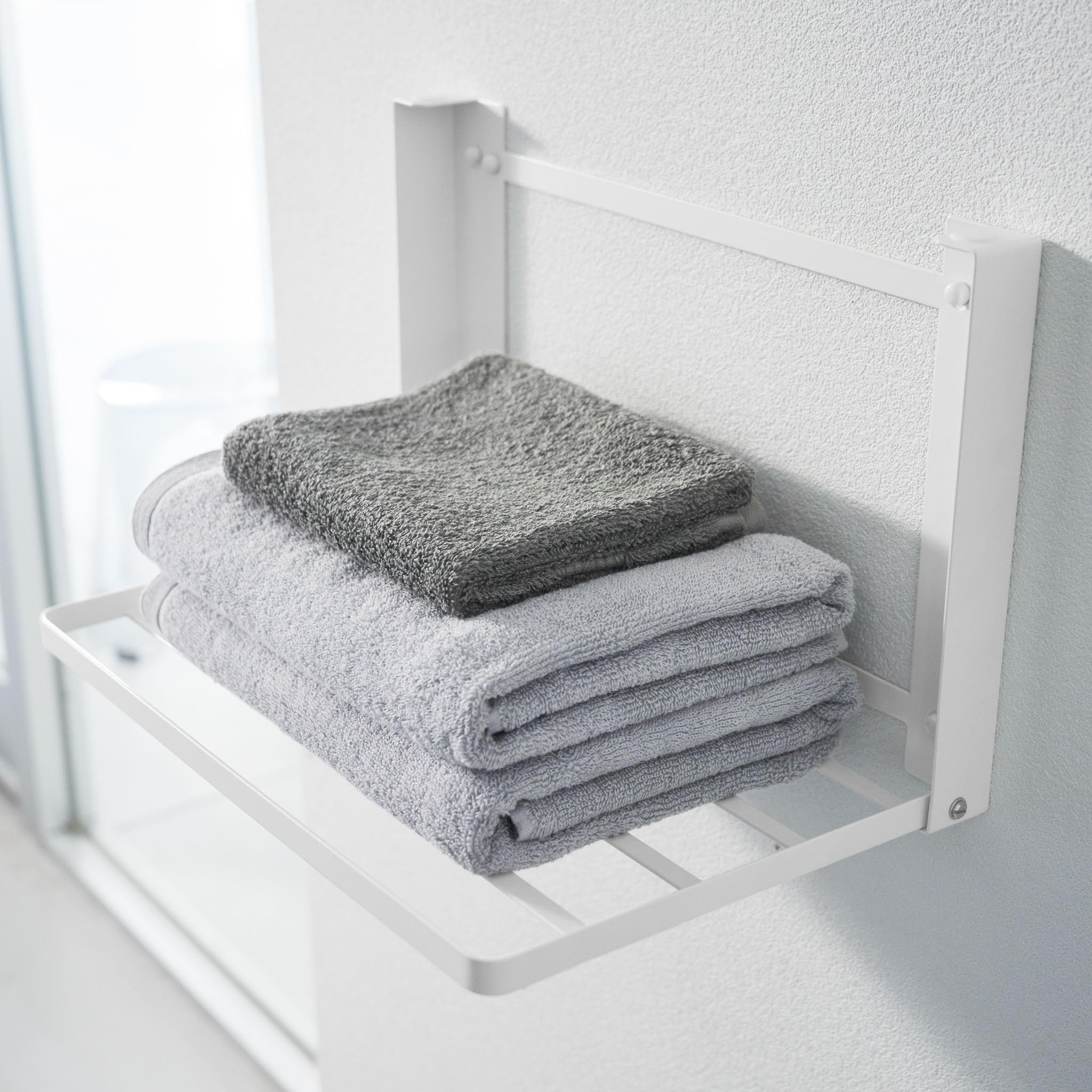 YAMAZAKI 8142 Tower Klappbare Ablage, weiß, Stahl/Magnet/Silikon, minimalistisch, 26 x 41 x 25,5 cm