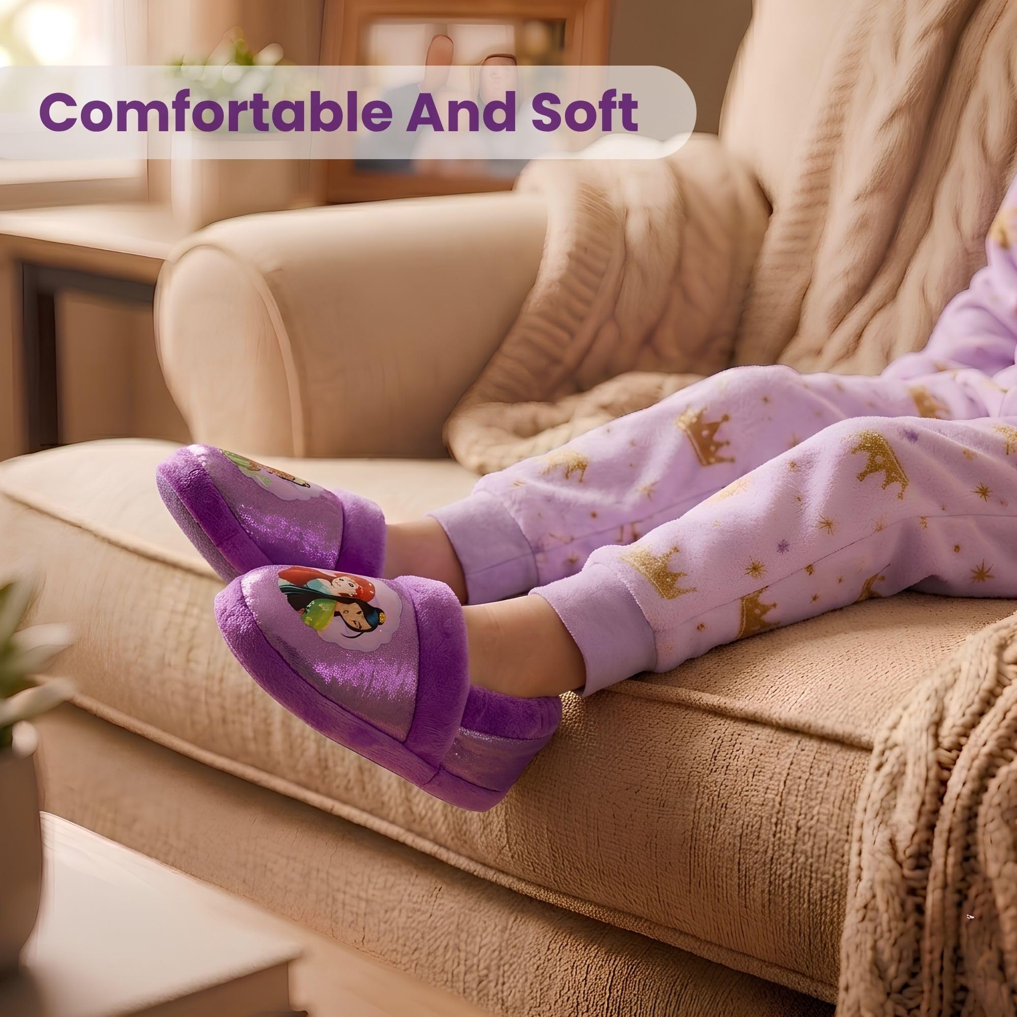 Disney Pantuflas de princesa para niñas, pantuflas mullidas y esponjosas con diseño de sirenita de La Bella y la Bestia (talla 5 – 10 bebés/11-12 niño pequeño)