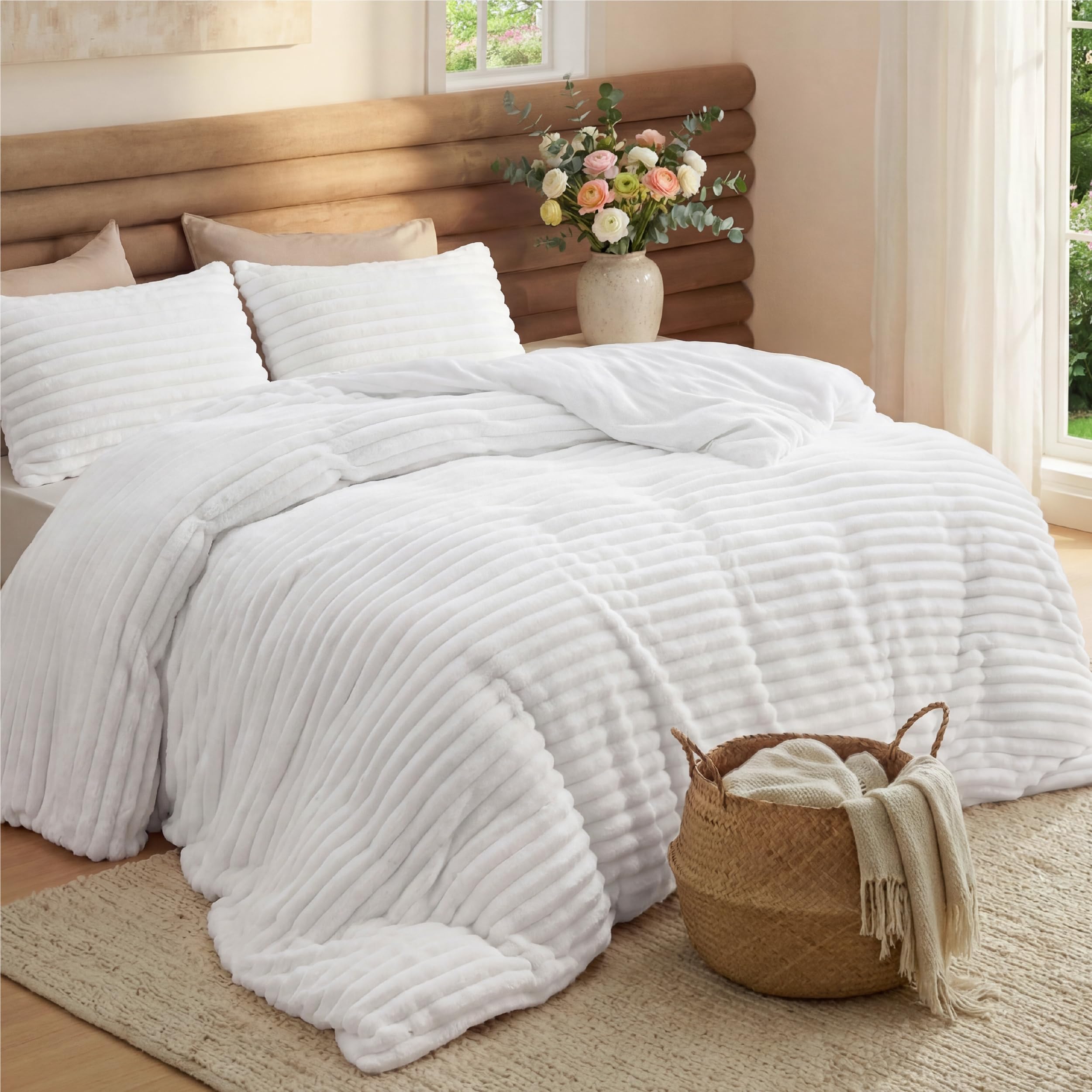 Photo 1 of ****Parts only****
Bedsure Queen Fluffy Comforter Set - GentleSoft , Pieces Luxury Fleece Bed Bright White Bedding, Cozy Room Decor Aesthetic, 1 Queen Bed Comforter (90"x90") and 