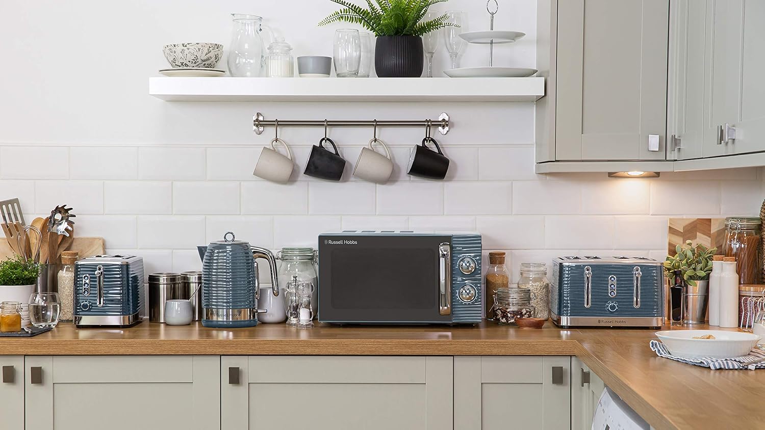 Russell Hobbs RHM1731G Inspire 17L 700w Grey Solo Manual Microwave with 5 Power Levels, Timer, Defrost Setting, Easy Clean