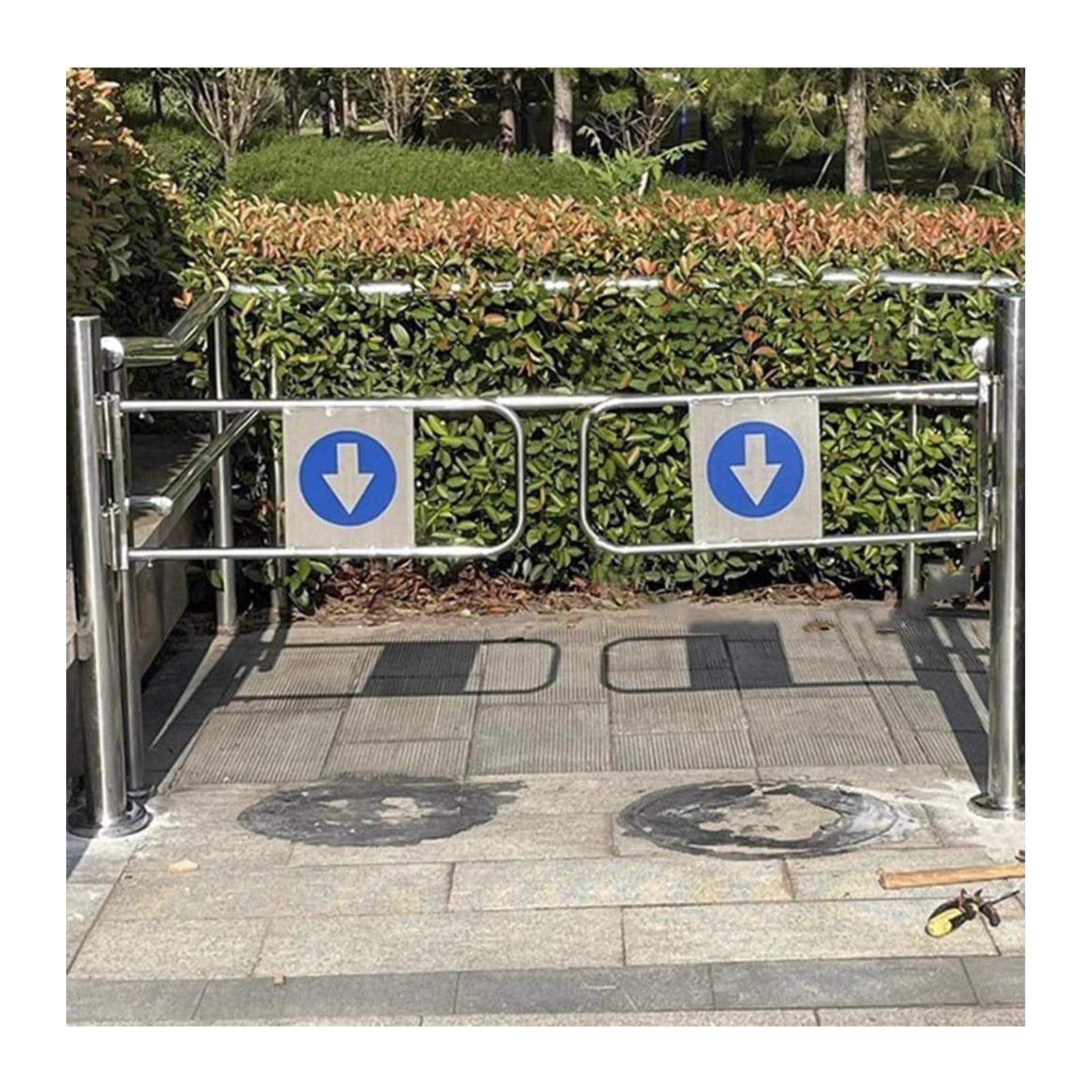 Cancello a battente automatico in acciaio inox con cancello girevole manuale, apertura sicura a 90°, porta d'ingresso resistente (W170 cm/67"/6ft) per un accesso sicuro