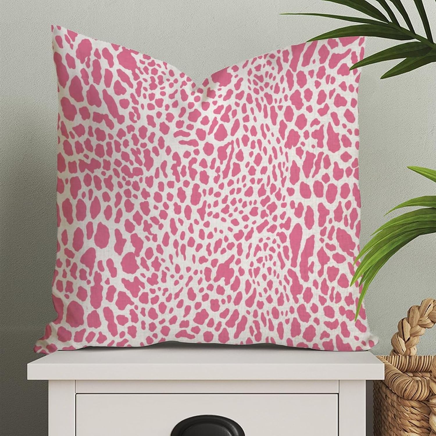 MangGou Pink Leopard Print Cheetah Throw Pillow Cover