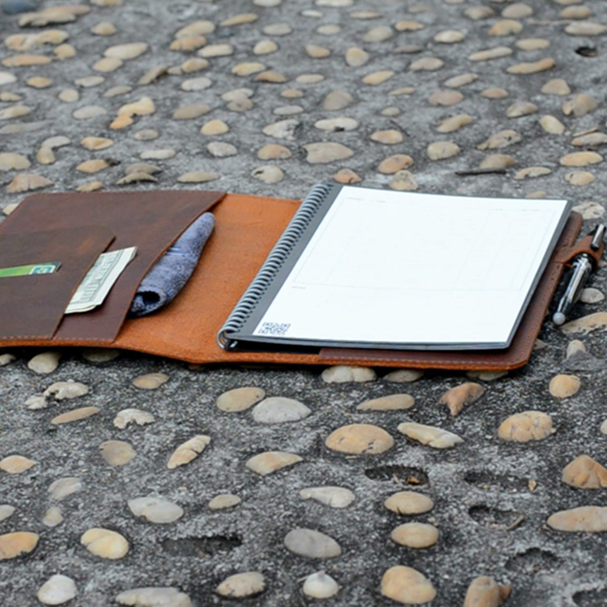 JJNUSA Compatibile con Rocketbook Cover Smart Business Handmade in vera pelle invecchiata per Everlast, Fusion, Wave Moleskin A4 con passante per penna e porta carte di credito, lettera 28 x 21,6 cm,