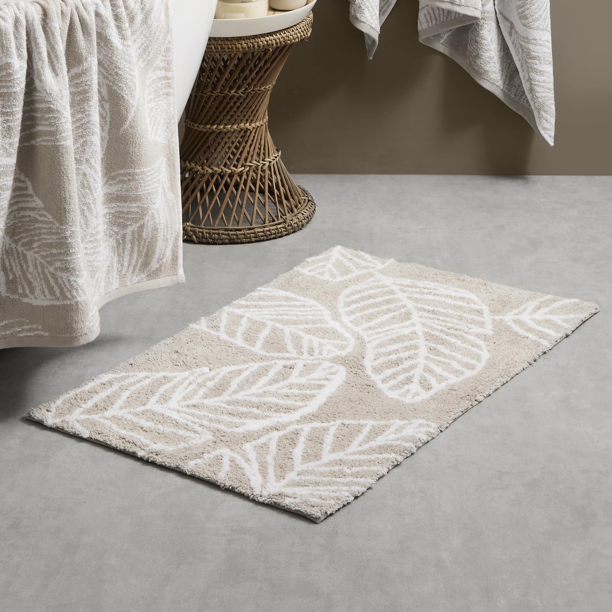 Fusion Matteo Bath Mat 50 x 80cm – Natural Leaf Design Bathroom Rug, Soft Absorbent Bath Mat for Bathroom, Ensuite and Shower Room