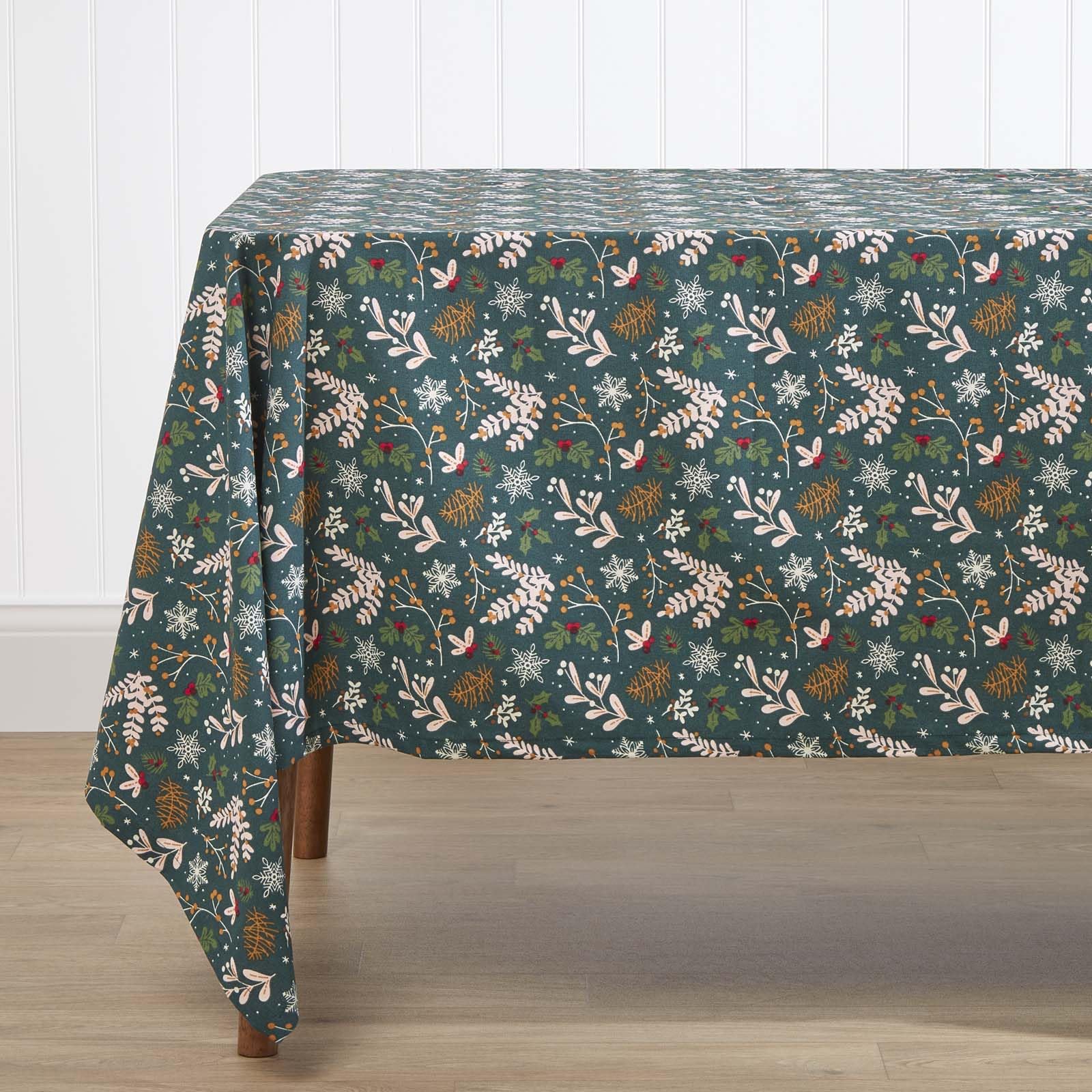 Homescapes Unisex Green Festive Forest Cotton Christmas Tablecloth, 137Cm X 178Cm In