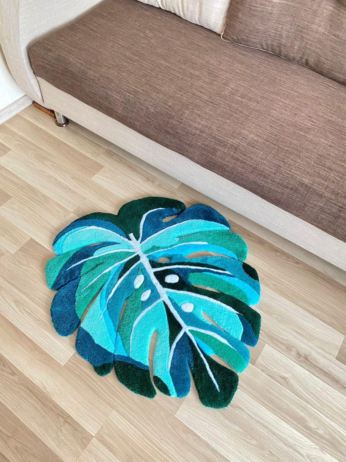Tapis touffeté main feuille de Monstera bleu vert grand format salon