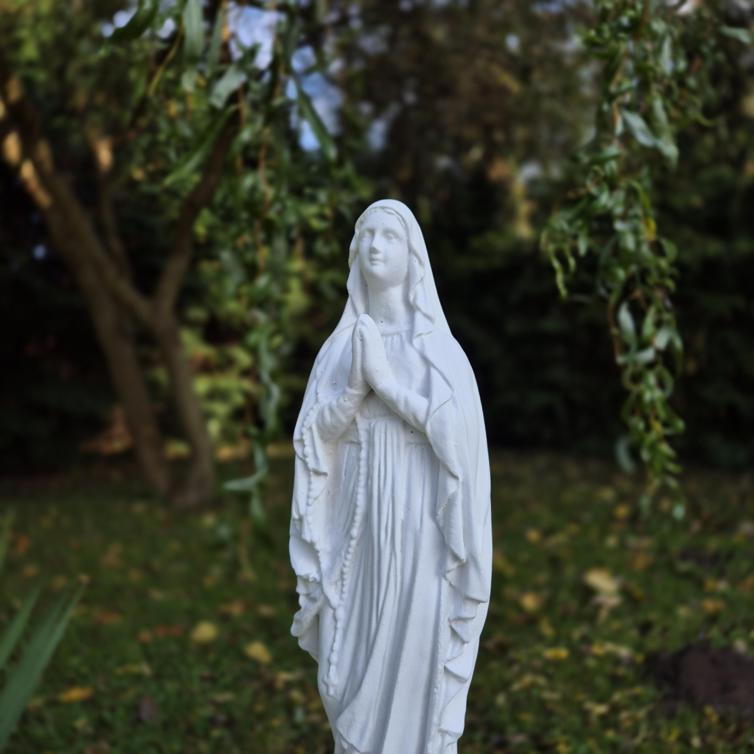 FABRIQ Statua della Sacra Madonna 38 cm – 2 kg in pietra artificiale – resistente alle intemperie e al gelo – Statua da giardino Madonna per casa e chiesa