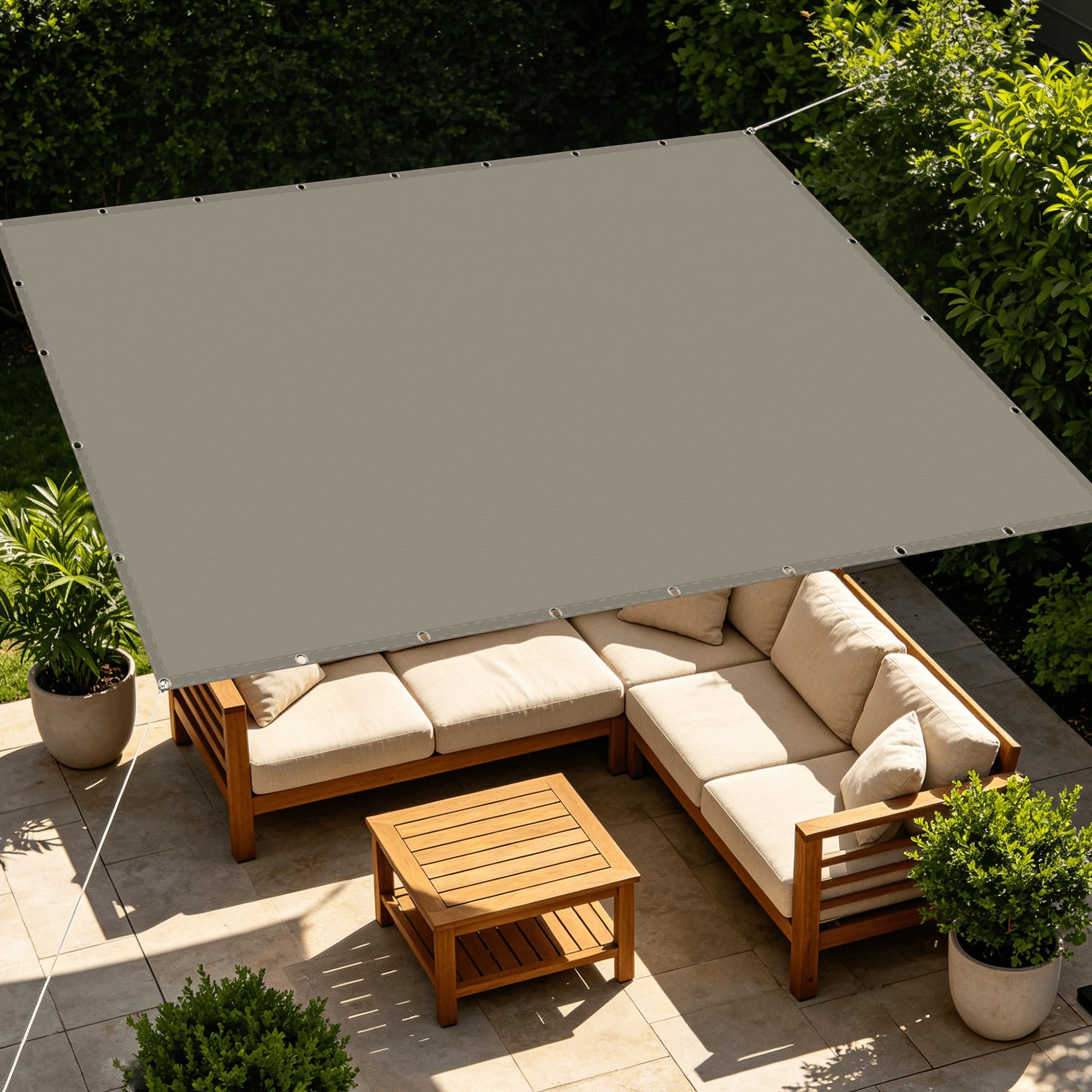 Voile de paresoleil respirant contre la chaleur du jardin