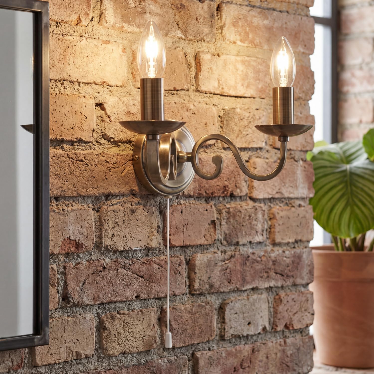 Licht-Erlebnisse Rustikale Wandleuchte in Gold Antik 2xE14 bis zu 60 Watt 230V aus Metall Schlafzimmer Wohnzimmer Esszimmer Lampe Leuchten innen