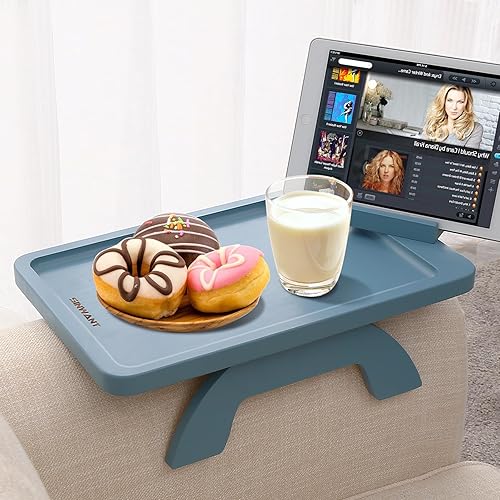 Miniatura 18 de SINWANT Bandeja de brazo de sofá, clip de sofá de bambú en la mesa auxiliar, mesa plegable con soporte para teléfono de 360°, bandejas de alimentos