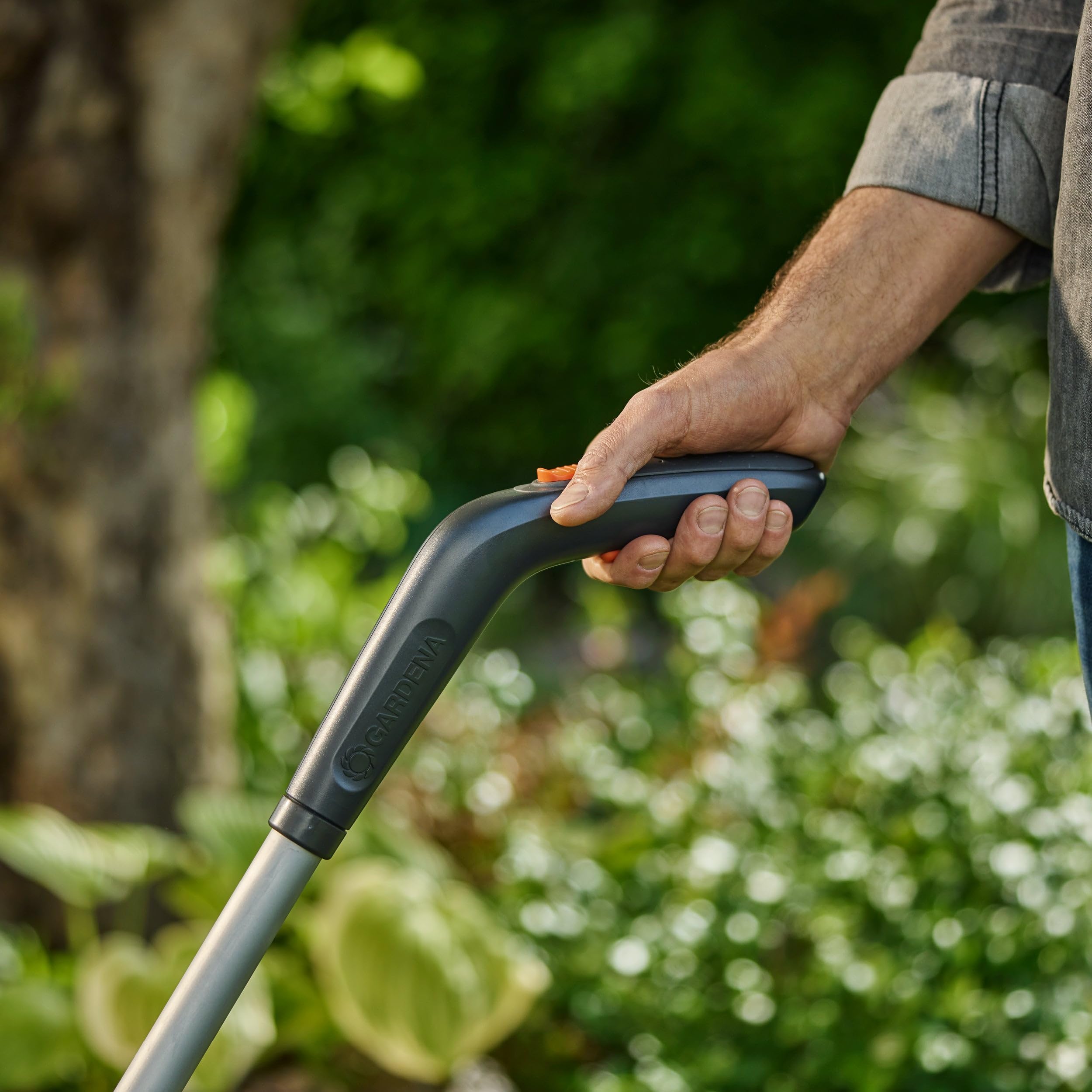 Gardena Uchwyt i Koła Akcesoria do Narzędzi Ręcznych optymalna Praca, Brak Przewodu, Bezproblemowa Integracja z Nożycami do Przycinania Brzegów Trawnika, Łatwość Manewrowania (14753-20)