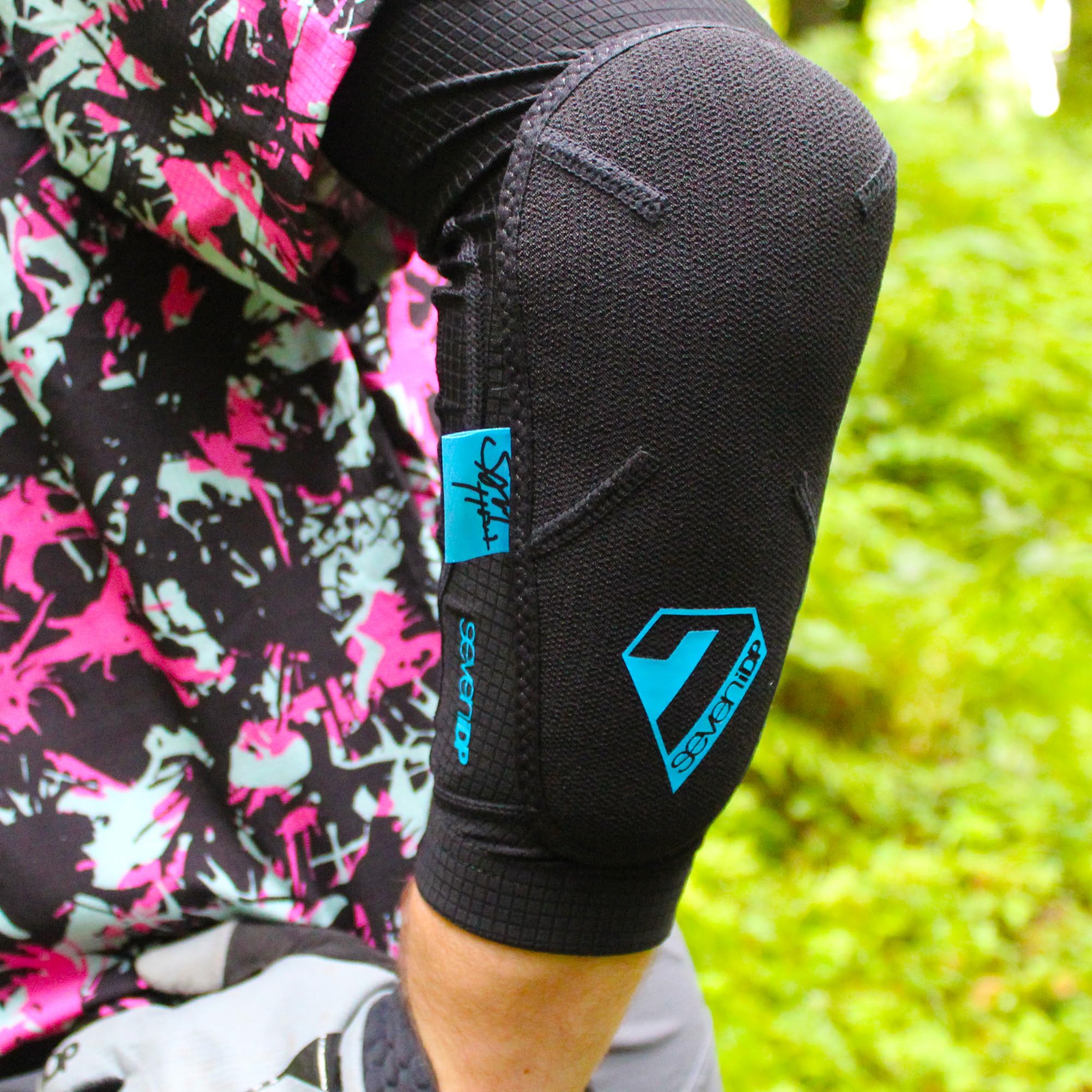 7iDP Sam Hill Lite Elbow Pads