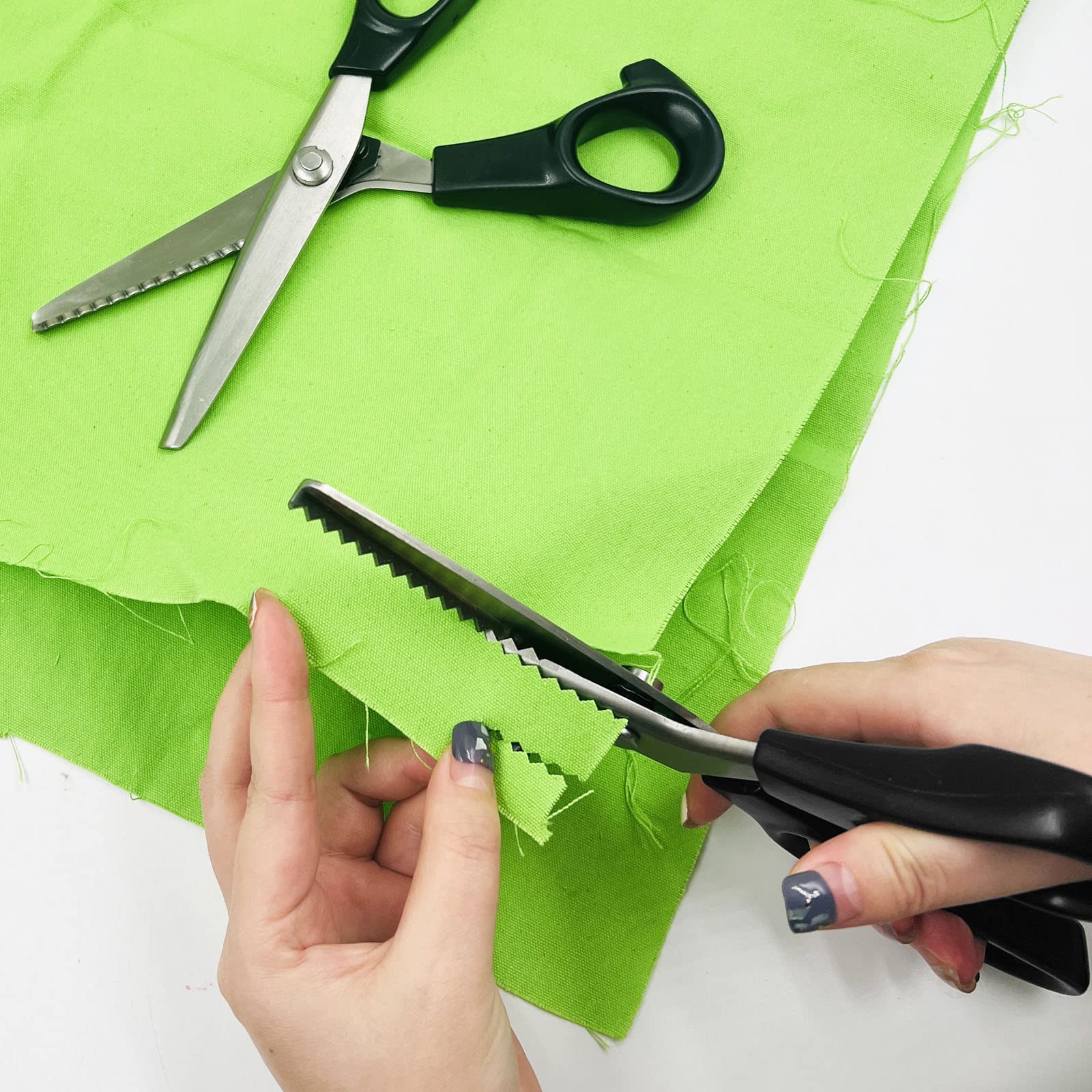 DaKuan 2 Models Pinking Shears for Crafting and Paper Cutting, Zig Zag Scissors for Fabric and Leather (5 mm Triangular and Rounded Teeth)