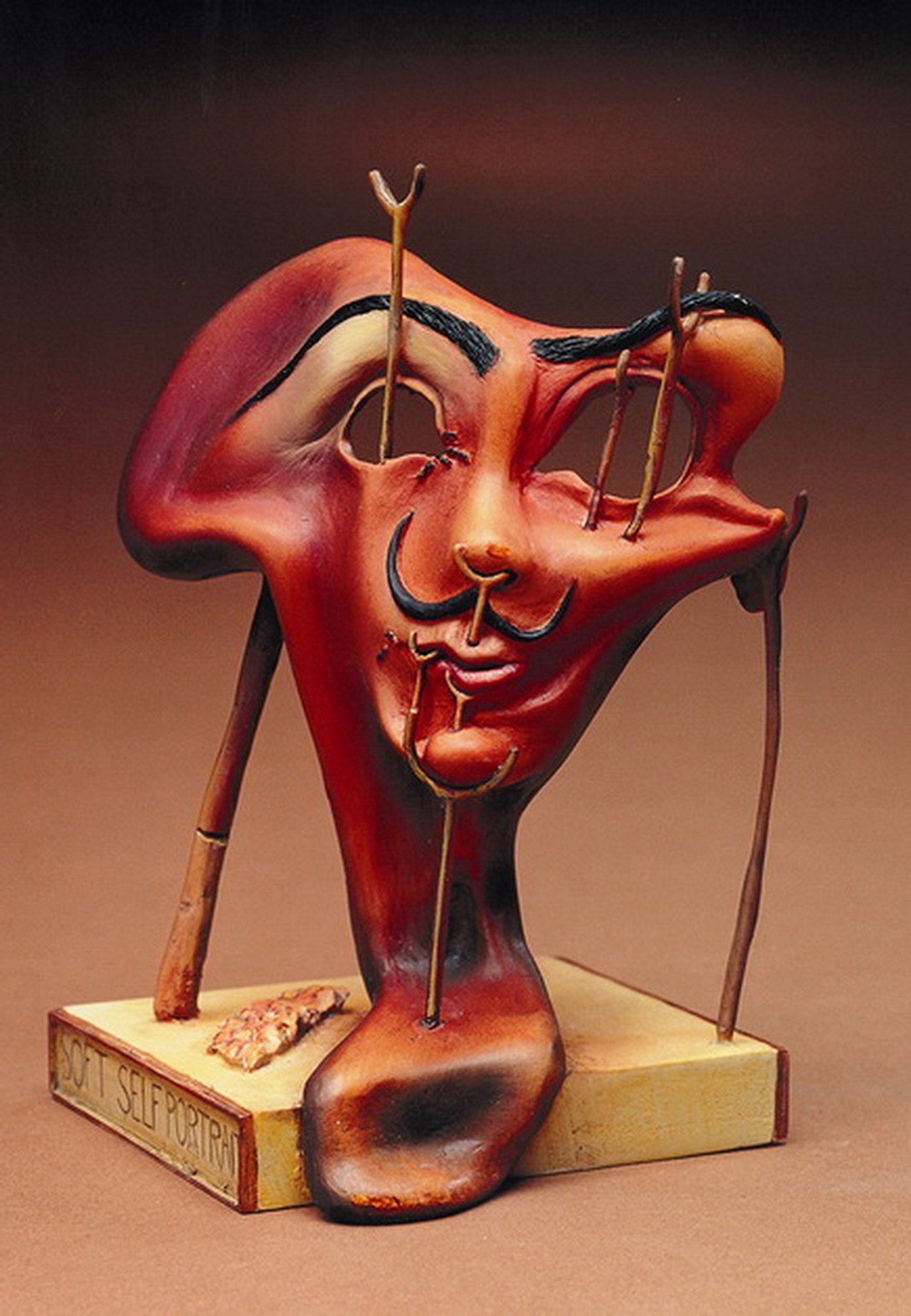 Sculpture Autoportrait Mou au Bacon Frit - Inspirée par Salvador Dalí