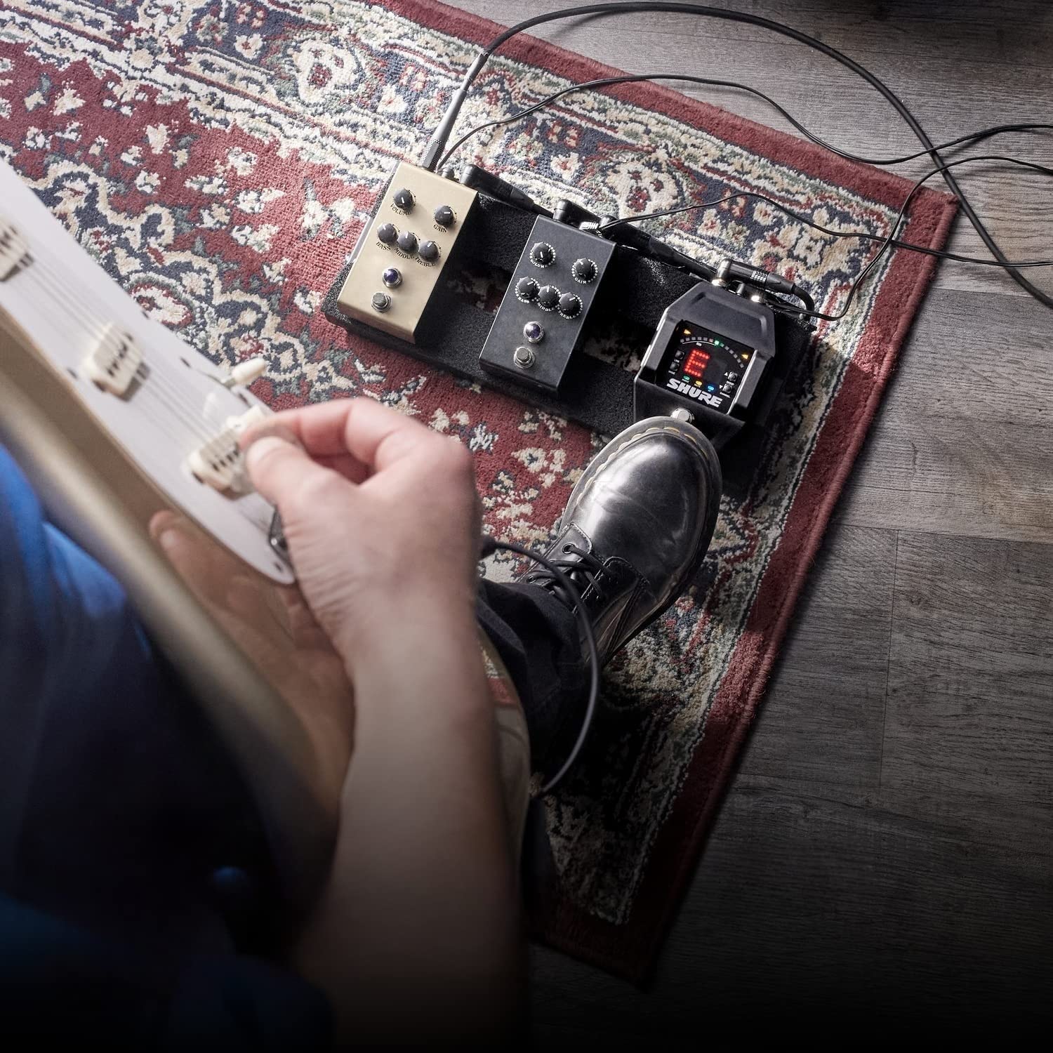 Système sans Fil Shure Glxd16+ Dual Band pour Guitare/Basse - 12H D'Autonomie, Portée 30M - Inclut Câble Wa305 et Récepteur Pédale