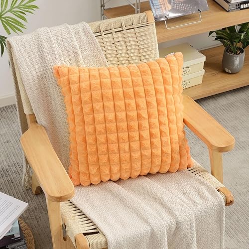 Miniatura 5 de Juego de 2 fundas de almohada decorativas naranjas de 20 x 20 pulgadas, fundas de cojín cuadradas, piel sintética esponjosa de conejo a cuadros y