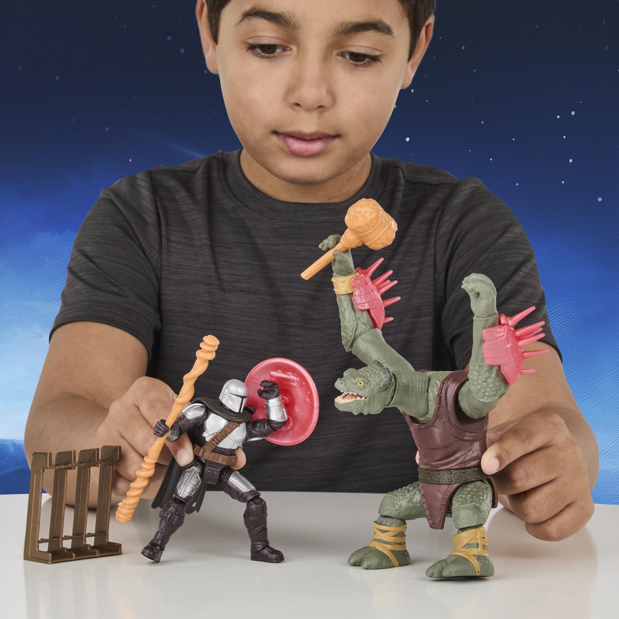 Star Wars ActionVerse Mandalorianer & Kreatur Showdown Pack, Mandalorianer & Mantellianischer Savrip Action-Figuren, Spielzeuge für Jungen & Mädchen ab 4 Jahren