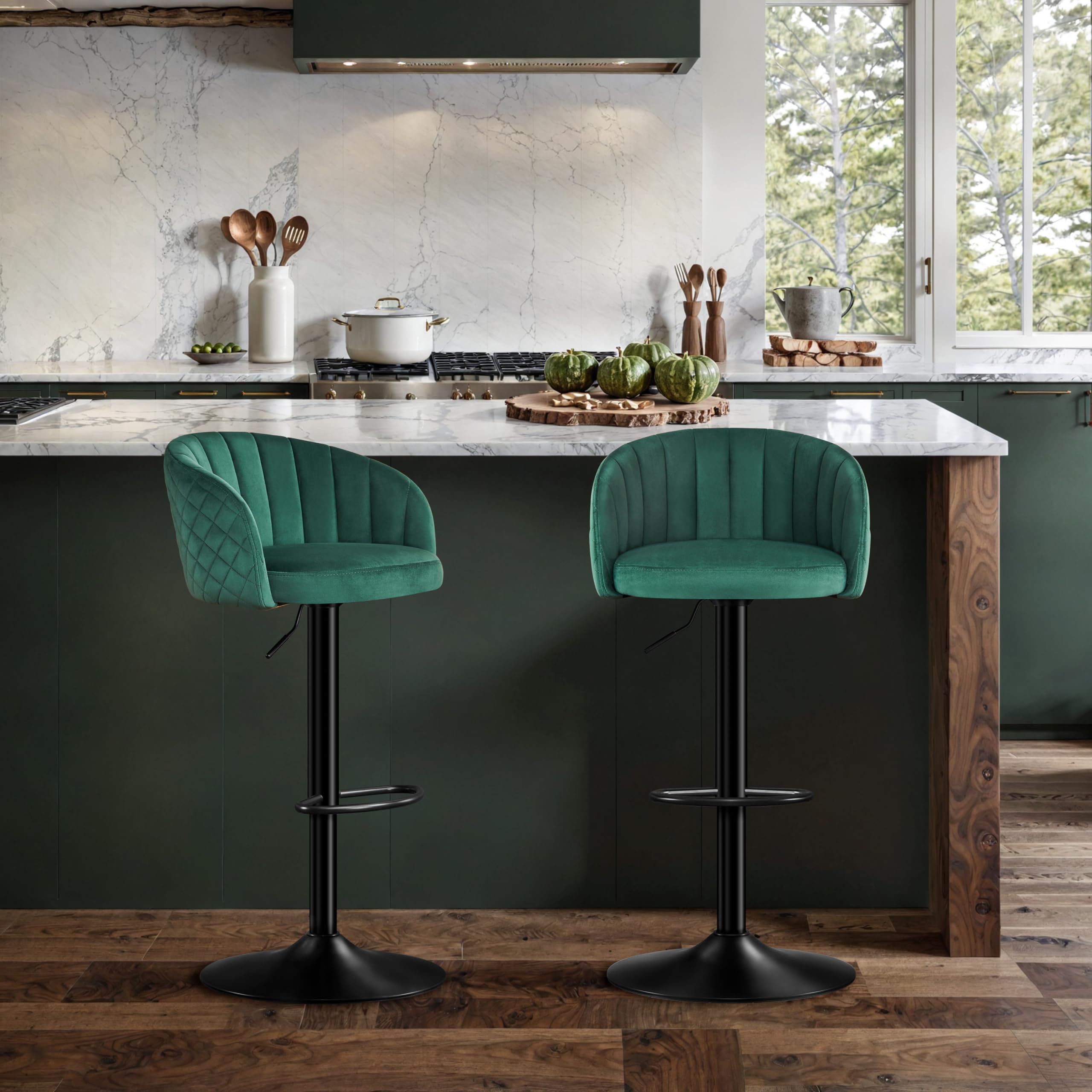 STOOLINK Sgabelli da Bar Set di 2, Sedia da Bar Tessuto Velluto al Latte, Sgabello Alto con Schienale e Bracciolo, Sgabello da Bar Regolabile, Sgabello Cucina Girevole a 360° con Poggiapiedi - Verde