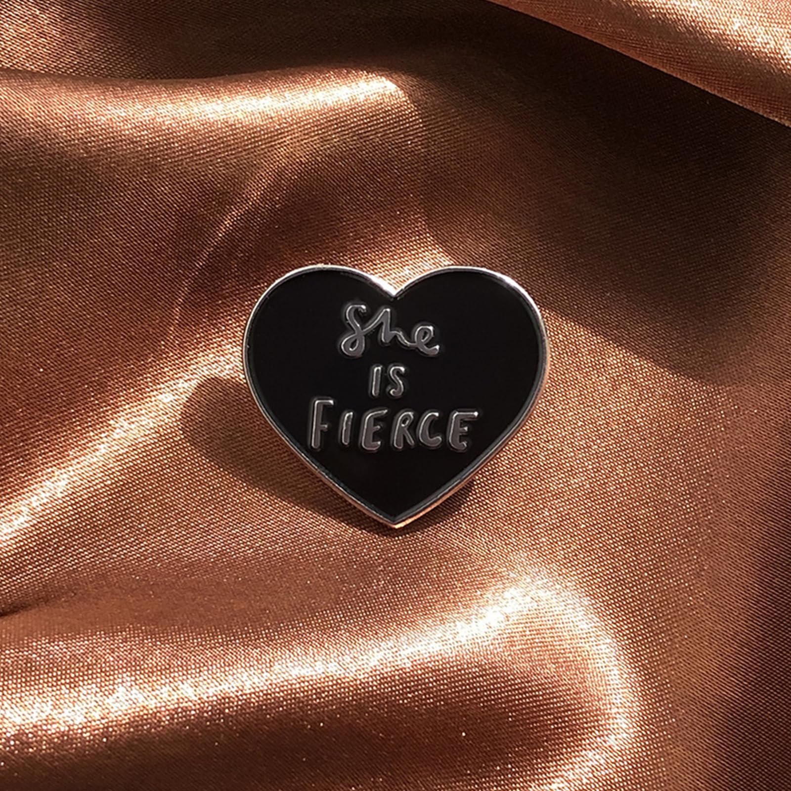 Creative Black Heart Enamel Brooch Pins Backpack Lapel Badge Fashion Clothing Accessories Jewelry Gift for Friends