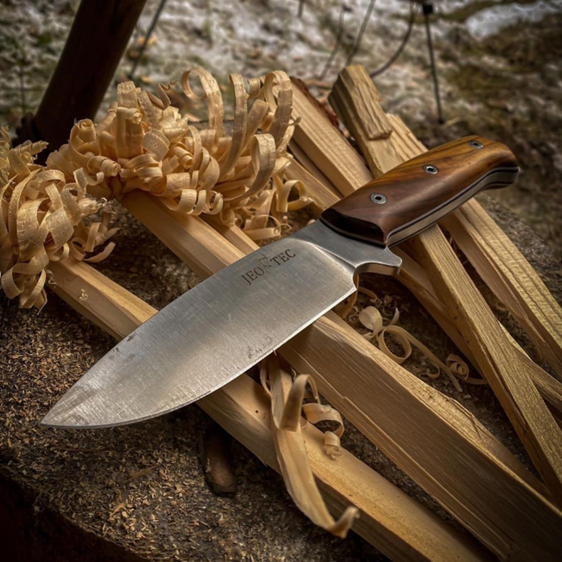 JEO-TEC Nº1 Couteau de Camping, Randonnée Outdoor Survie Bushcraft Multifonctionnel, Lame Fixe 13 cm inox Böhler N690C, Étui de transport, Fabriqué en Espagne