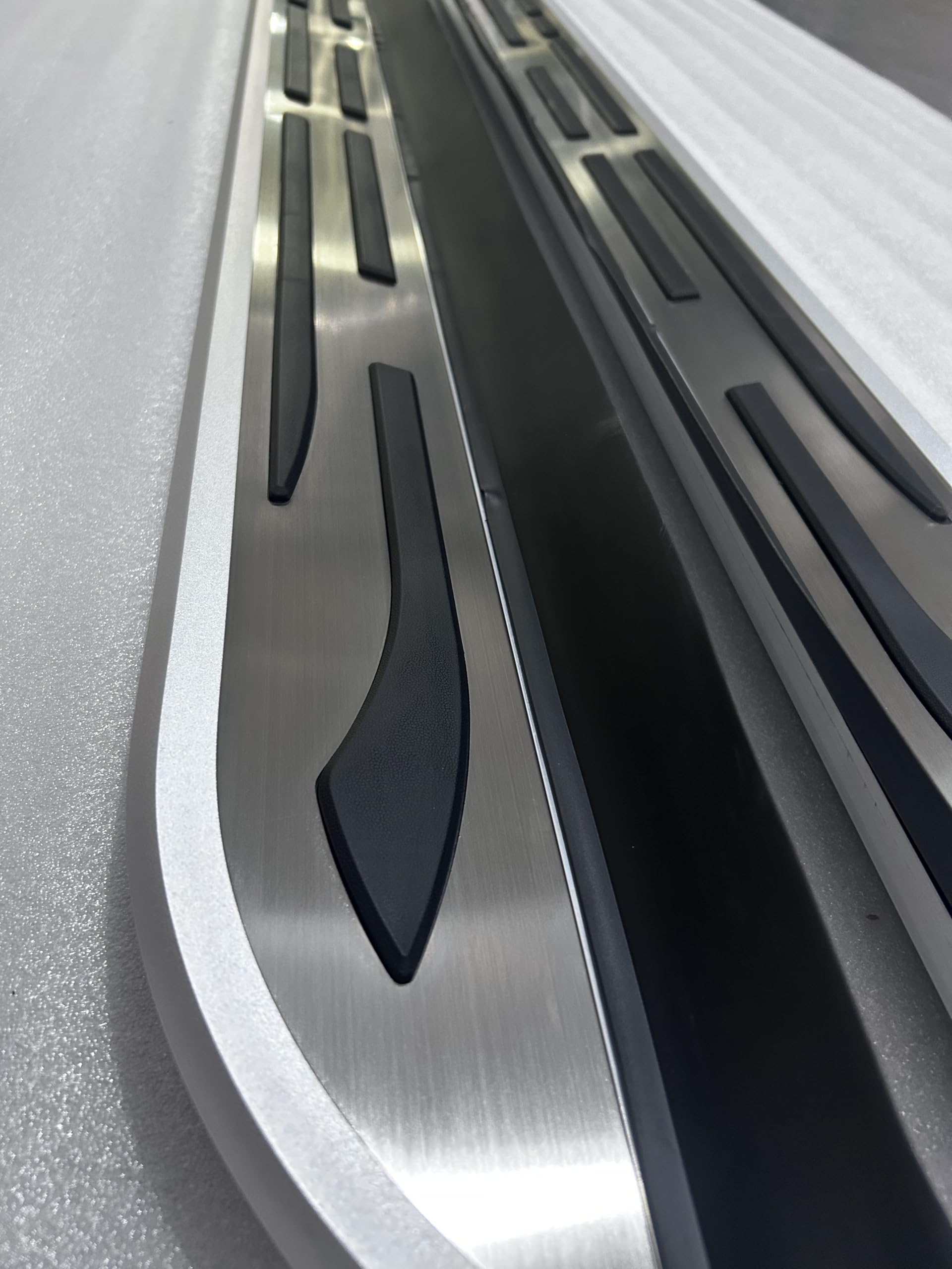 Deski do biegania do Chery TIGGO 4 PRO 2020-2026, 2 szt., aluminiowe stałe stopnie boczne (z uchwytem), zestaw bez wiercenia, zestaw śrub | DIY Project SUV, akcesoria do szyn, srebrne (1 zestaw) (XMB)